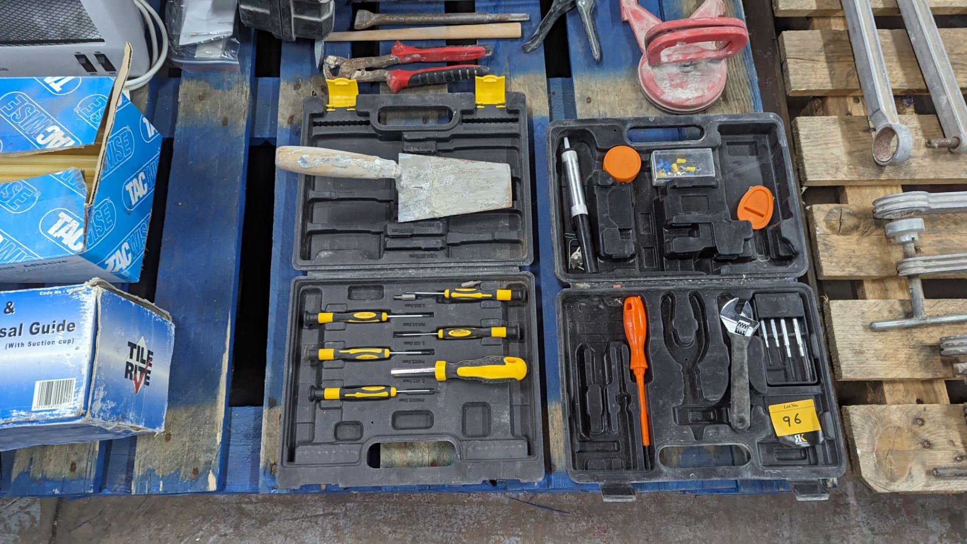 The contents of a pallet of tools and miscellaneous including screwdriver kit, tool bag and boxes, U - Image 3 of 10