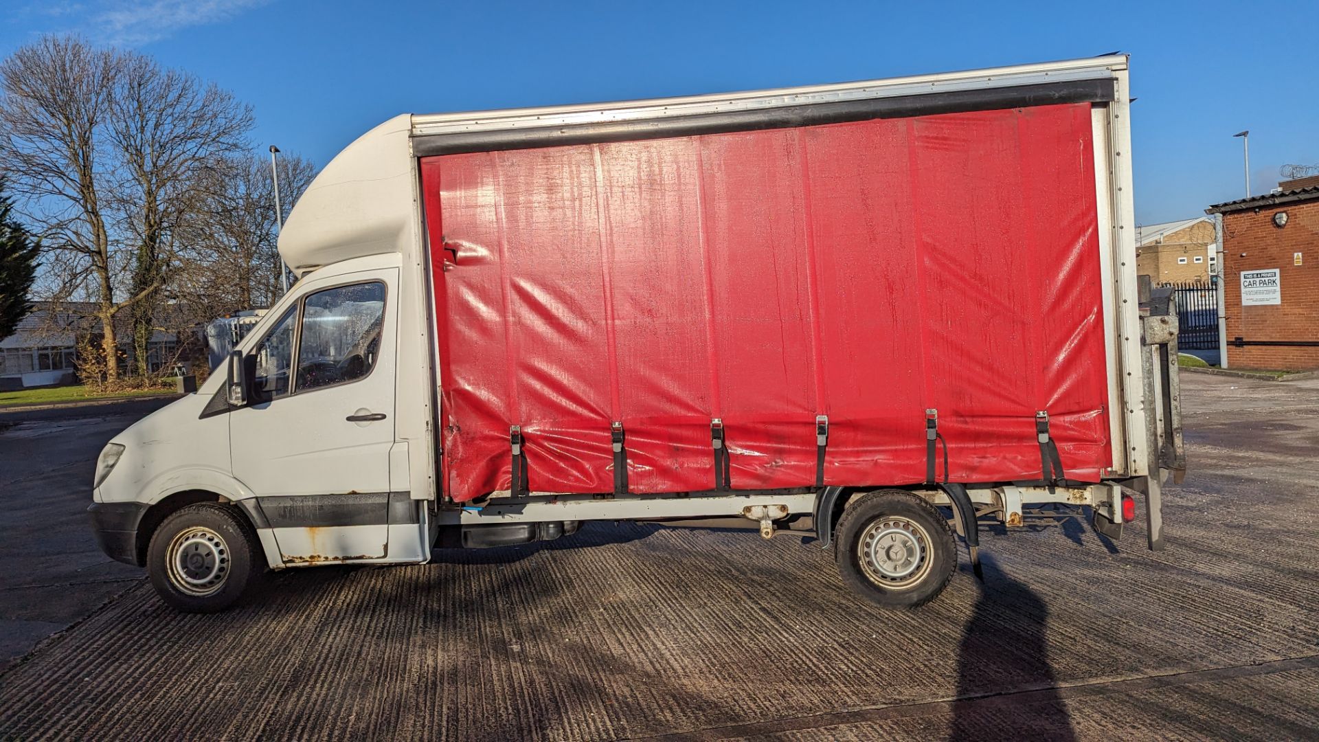 KM58 VHH, Mercedes Sprinter 311 CDI LWB with luton body featuring curtain side on the passenger side - Image 5 of 24