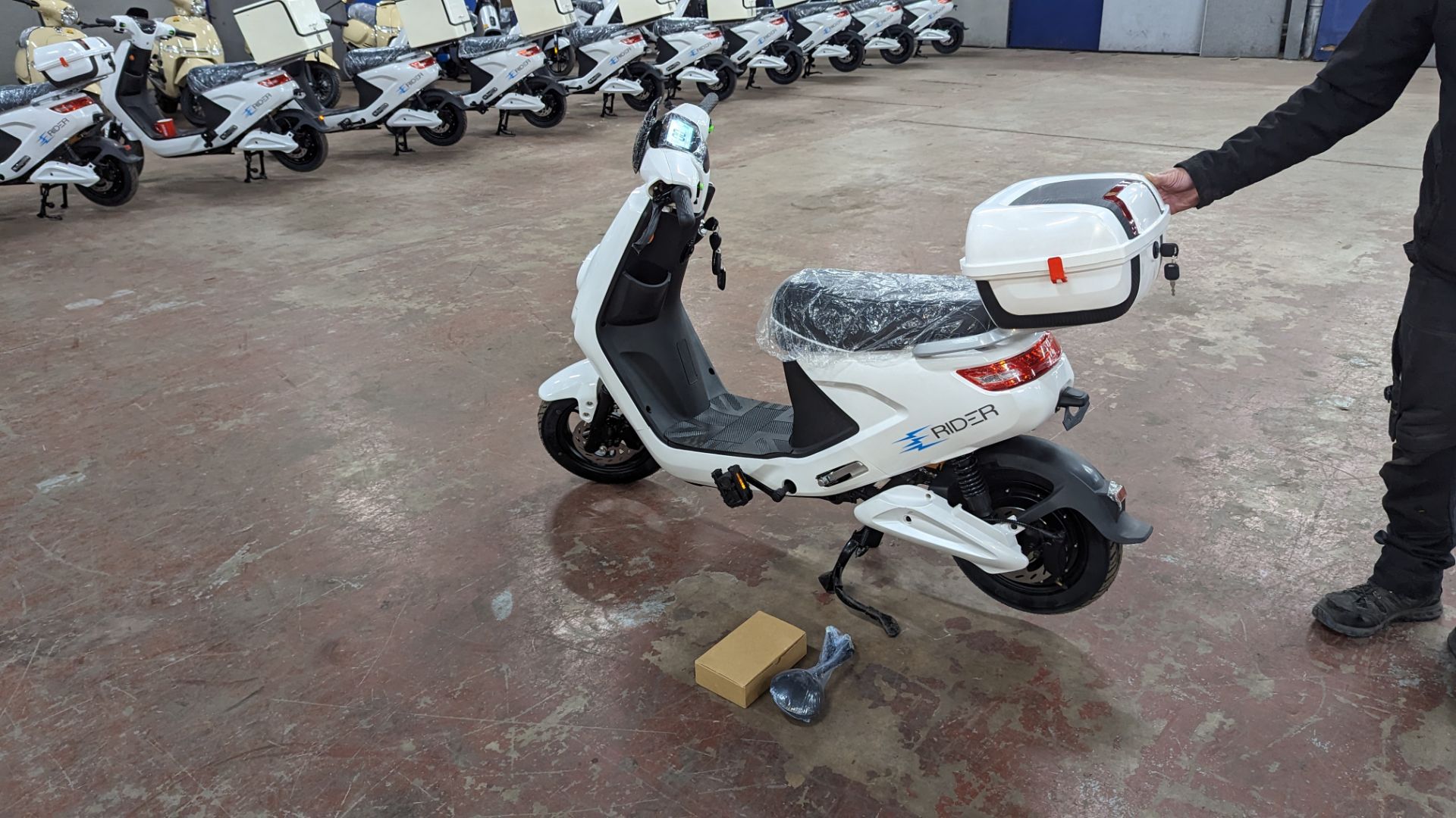 Model 18 Electric Bike: Zero (0) recorded miles, white body with black detailing, lockable storage b - Image 2 of 13