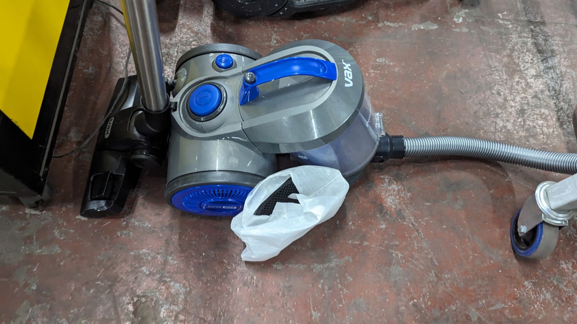 2 off Vax vacuum cleaners - Image 6 of 17