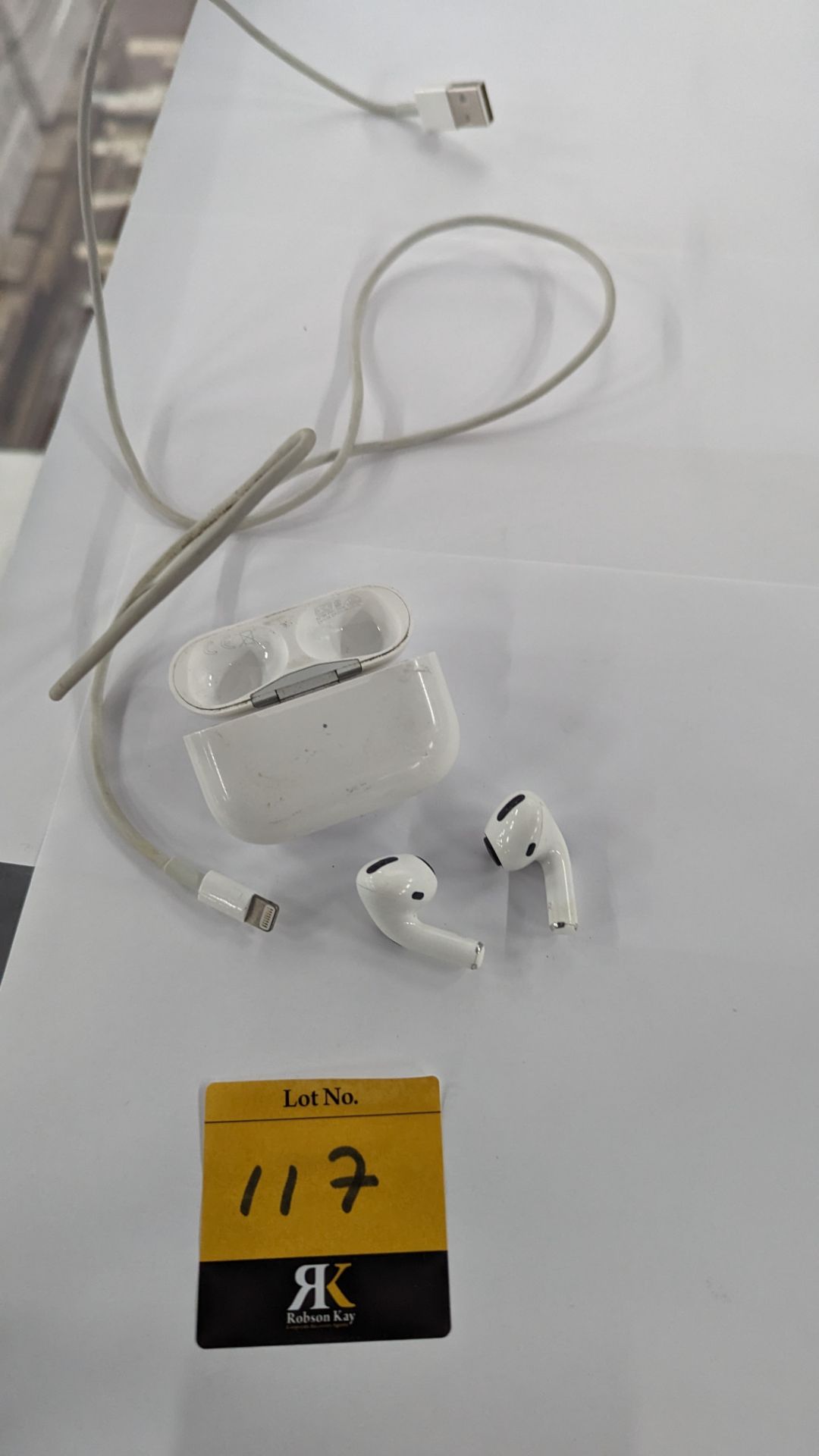 AirPod Pro A2083 including case and USB to lightning cable - Image 2 of 11