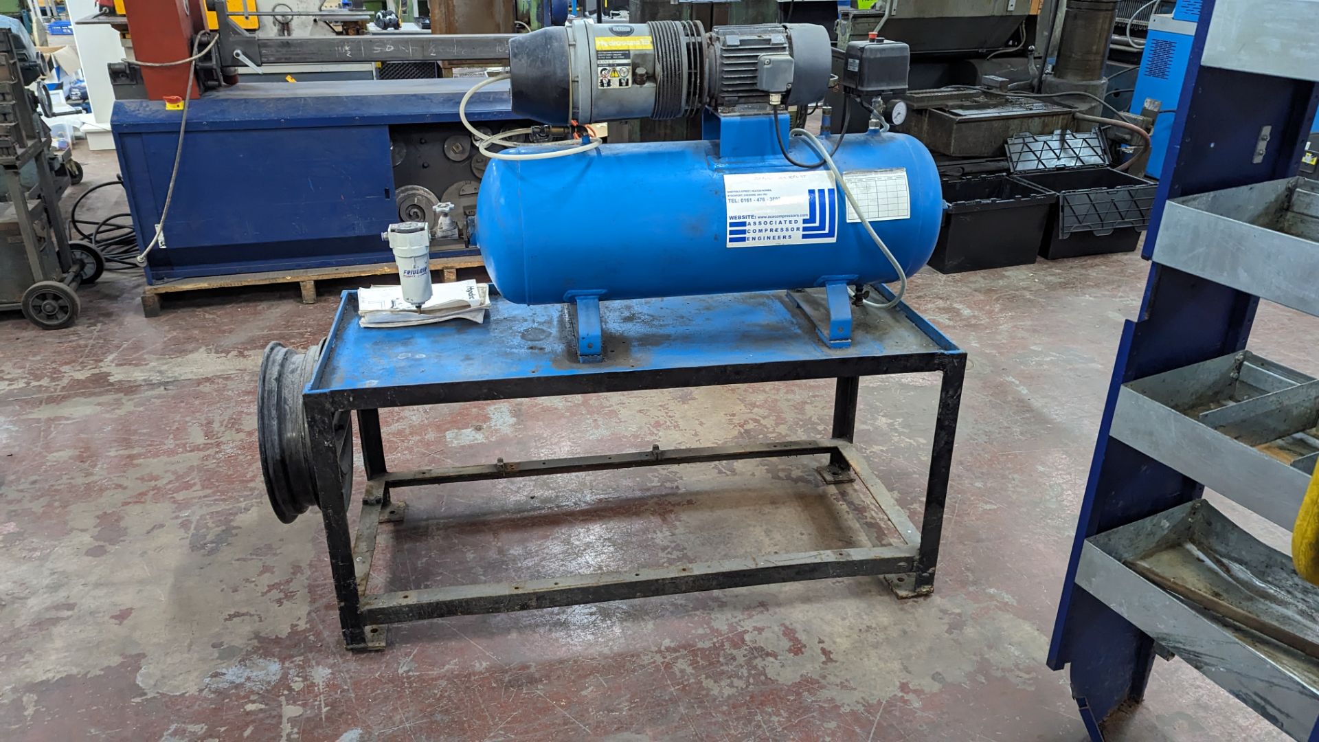 Hydrovane all in one compressor with welded horizontal air receiver, mounted on heavy duty metal tab - Image 2 of 11