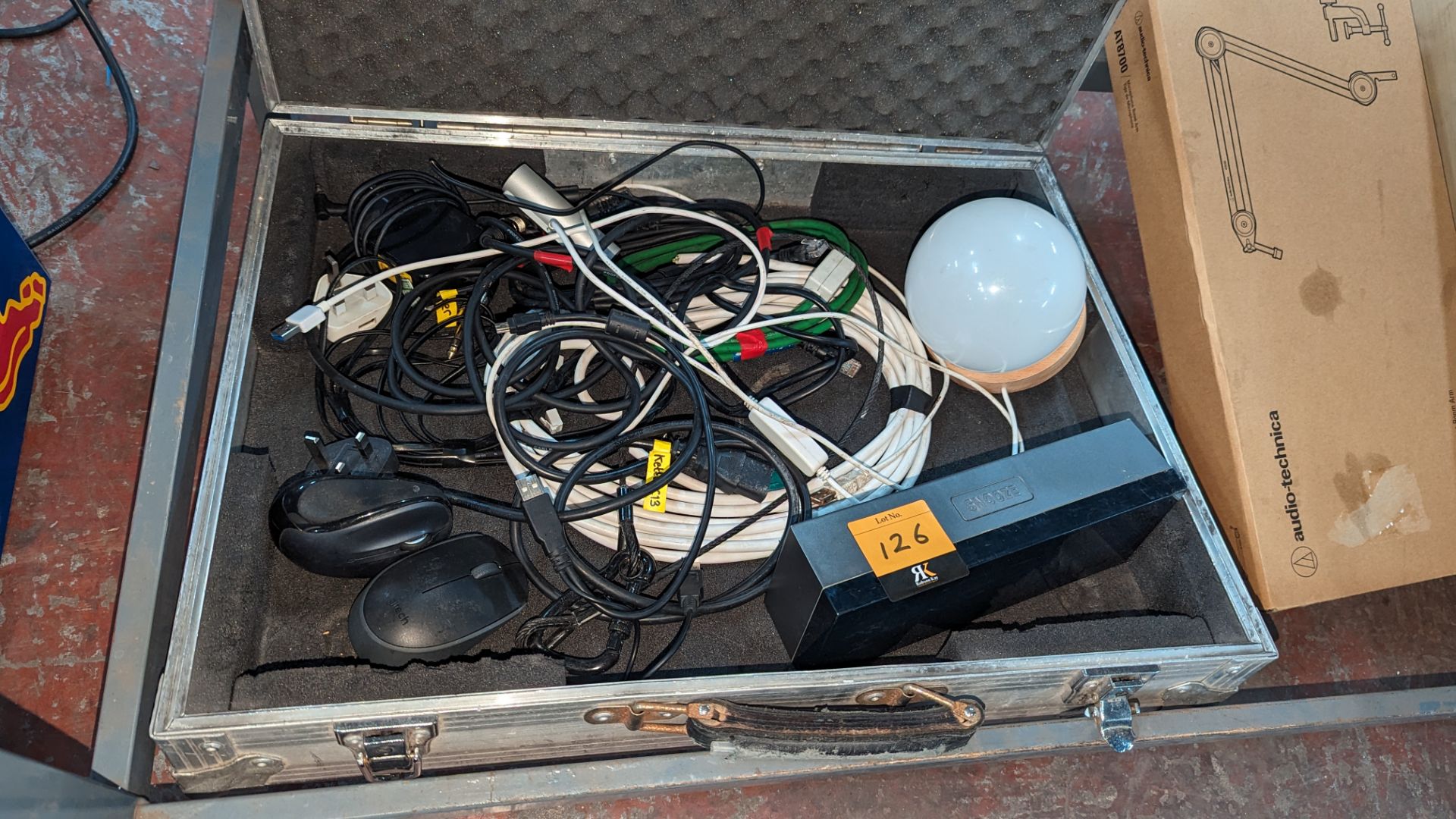 Flight case and contents of assorted cables and miscellaneous items - Image 4 of 6