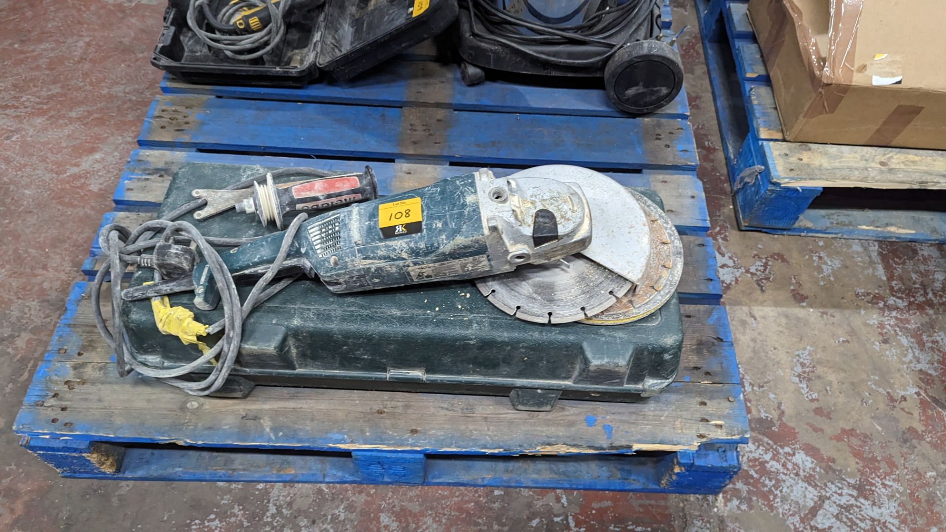Metabo large heavy duty angle grinder in case