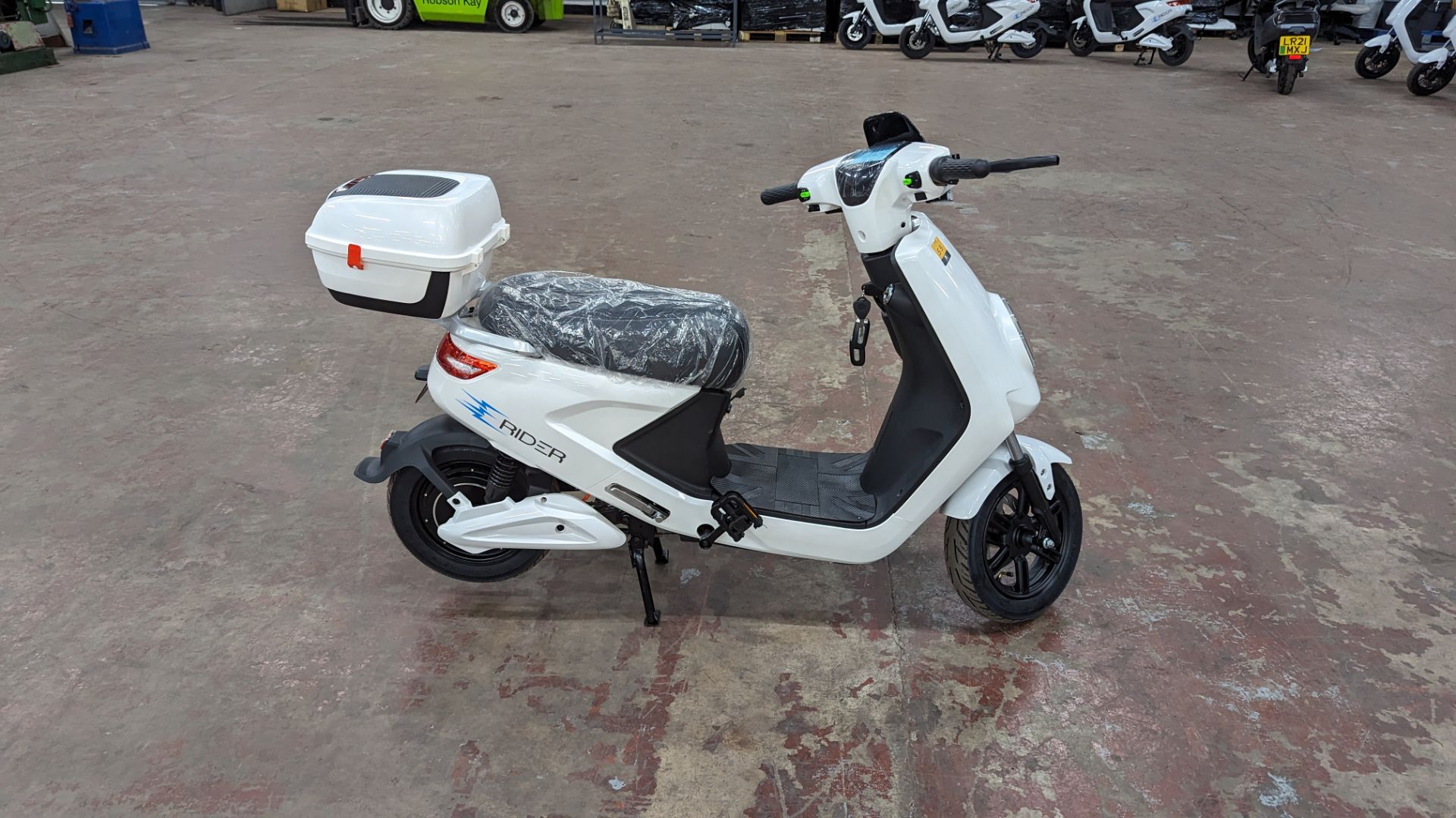 Model 18 Electric Bike: Zero (0) recorded miles, white body with black detailing, lockable storage b - Image 6 of 14