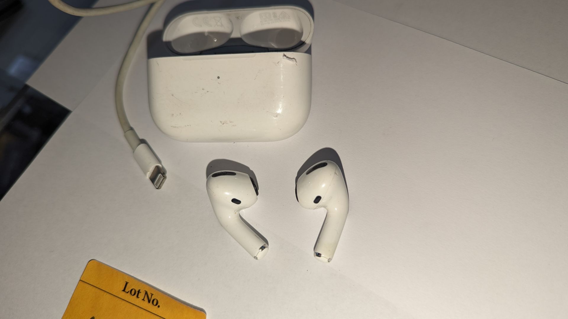 AirPod Pro A2083 including case and USB to lightning cable - Image 7 of 11