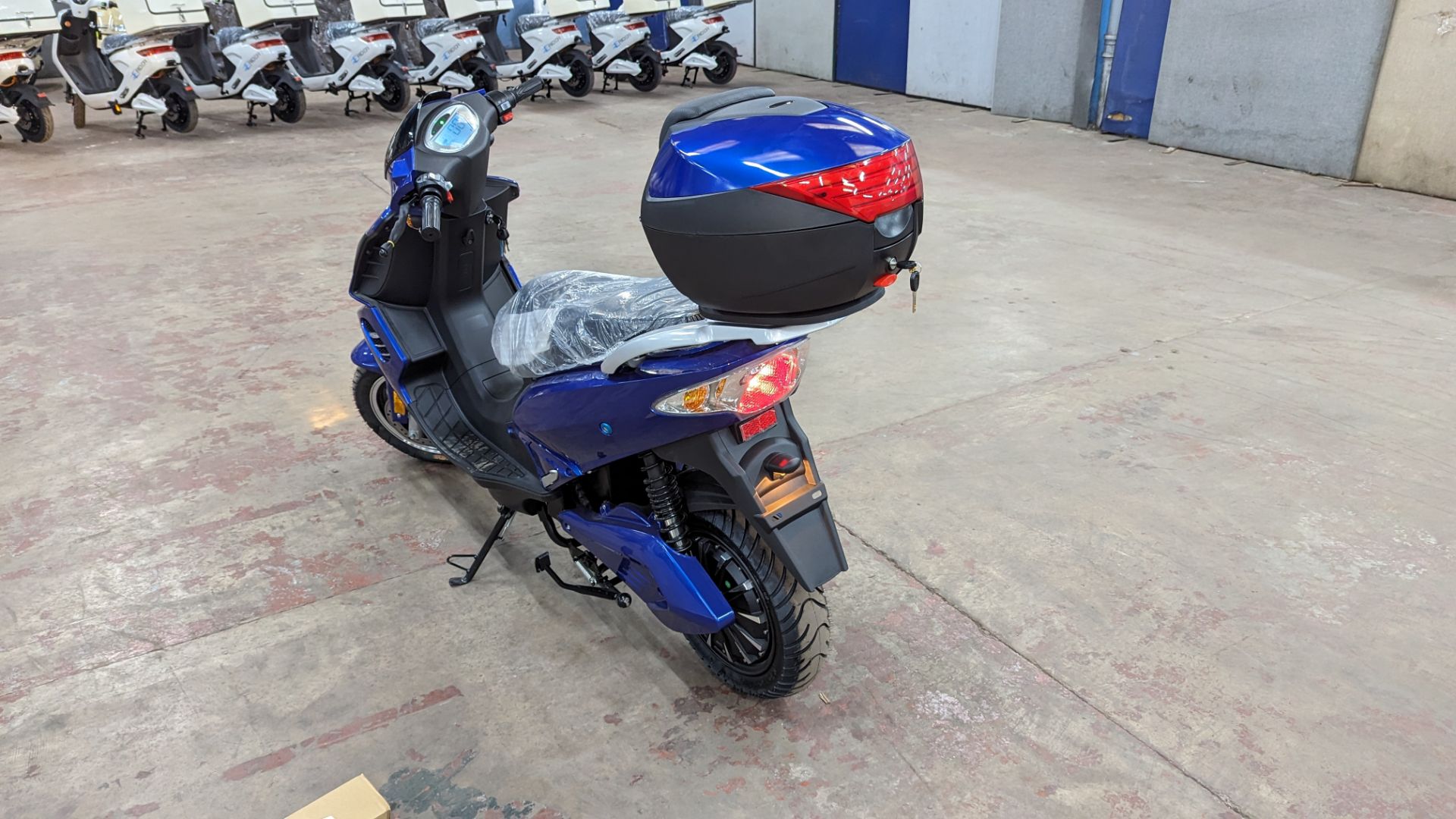 Model 50 Electric Motorbike: Delivery Miles (no more than 3 recorded km on the odometer), blue, 5000 - Image 4 of 15