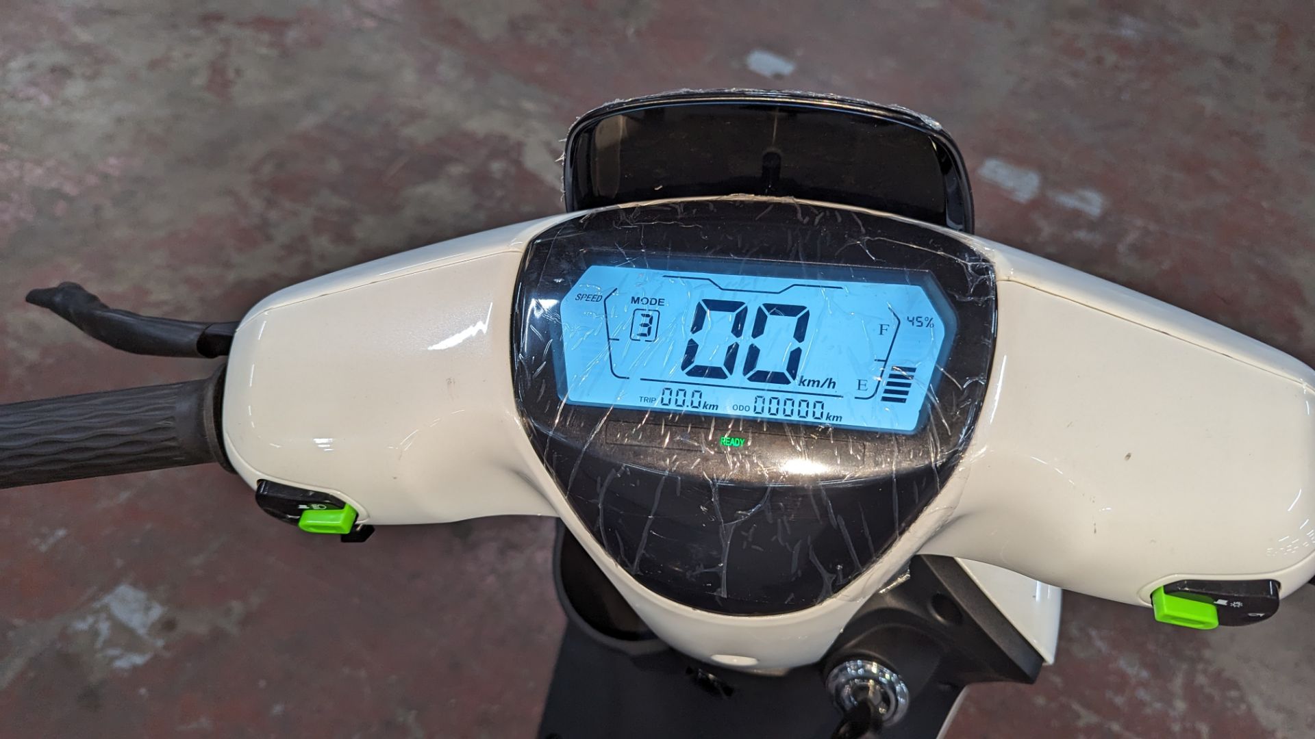 Model 18 Electric Bike: Zero (0) recorded miles, white body with black detailing, insulated box moun - Image 11 of 14
