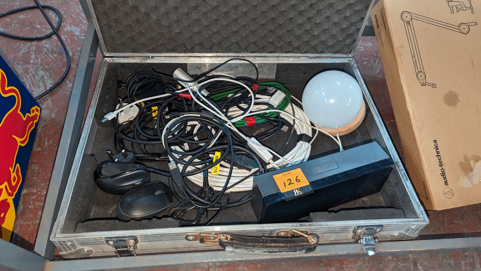 Flight case and contents of assorted cables and miscellaneous items - Image 3 of 6