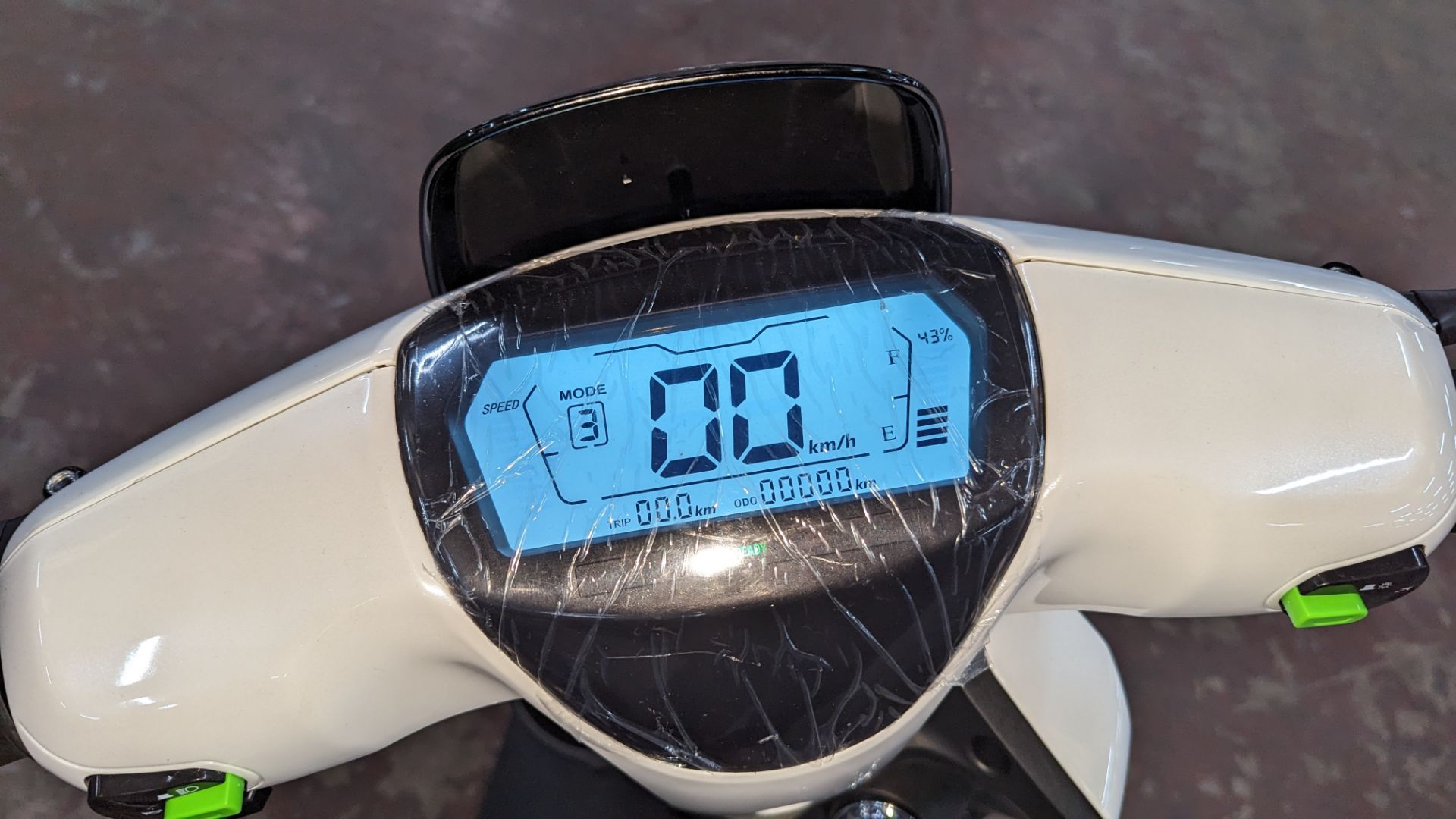 Model 18 Electric Bike: Zero (0) recorded miles, white body with black detailing, lockable storage b - Image 9 of 14