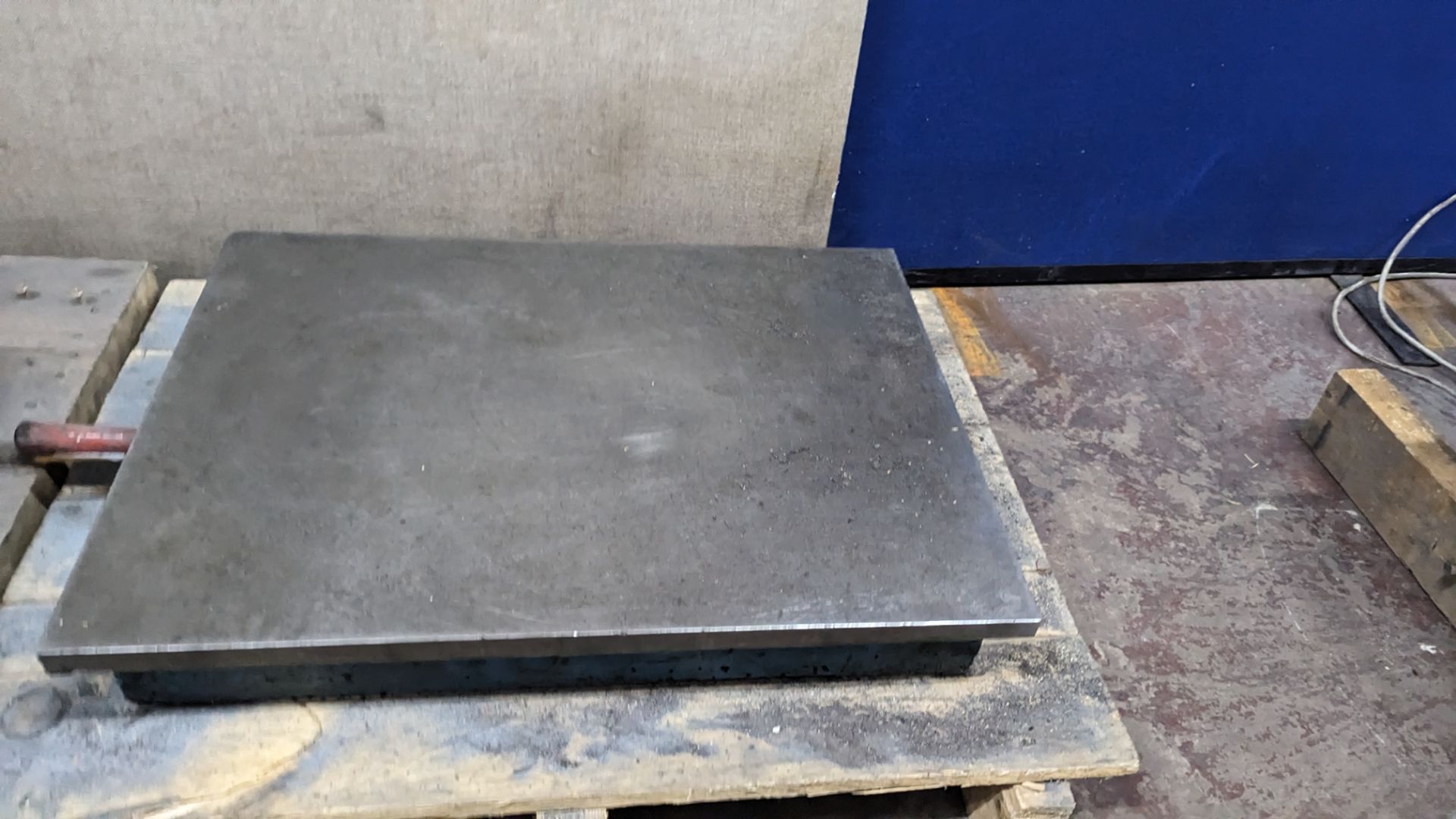 Metal heavy duty surface, measuring approximately 610mm x 450mm - Image 3 of 4