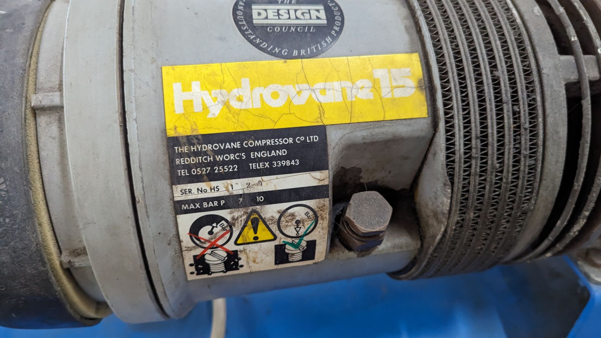 Hydrovane all in one compressor with welded horizontal air receiver, mounted on heavy duty metal tab - Image 10 of 11