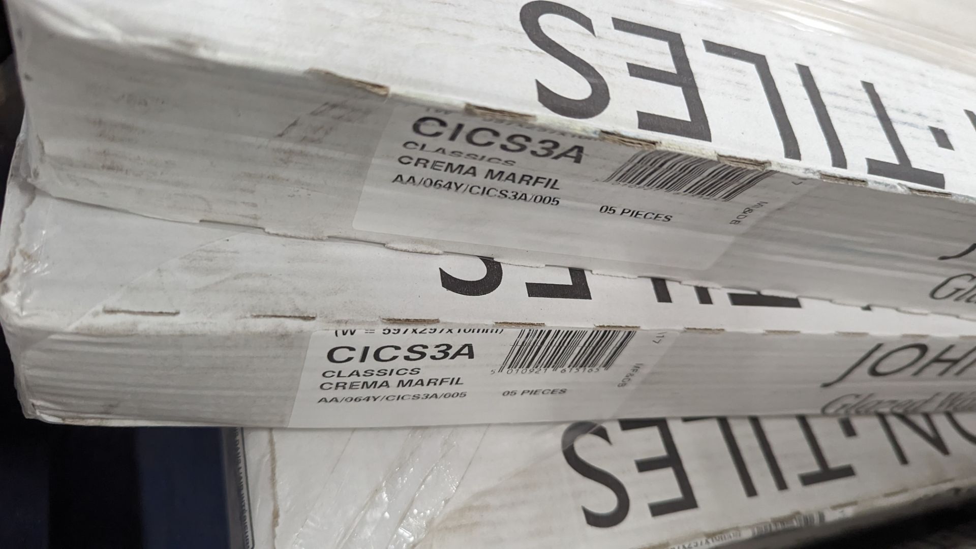 16 packs of Johnson glazed wall and floor tiles each pack contains 5 tiles. Each tile measures 597m - Image 5 of 10