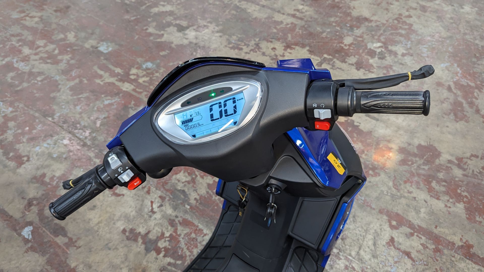 Model 50 Electric Motorbike: Delivery Miles (no more than 3 recorded km on the odometer), blue, 5000 - Image 11 of 16