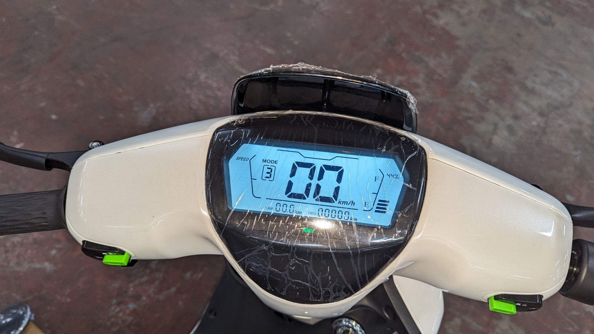 Model 18 Electric Bike: Zero (0) recorded miles, white body with black detailing, lockable storage b - Image 10 of 13