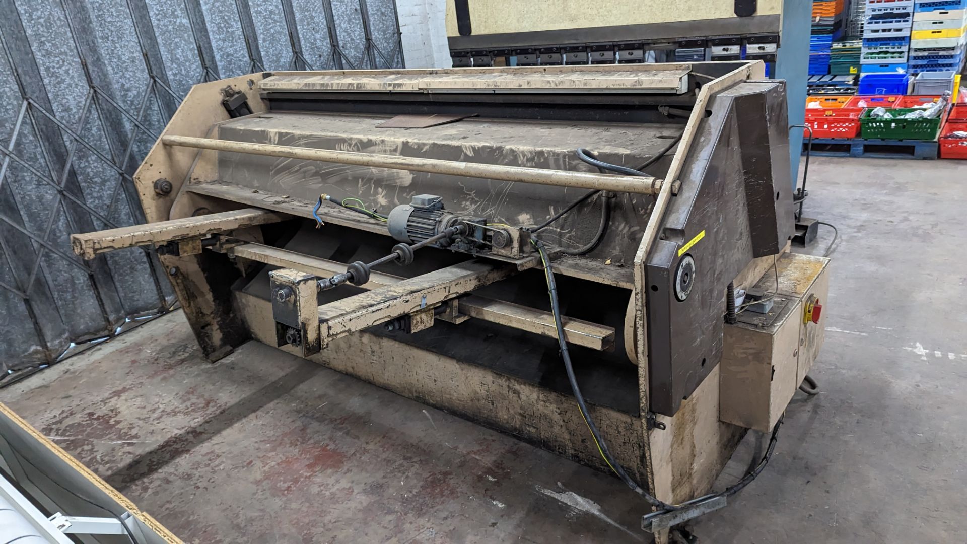 Edwards Pearson 600 shear. Please Note this item is too heavy for us to load with our Fork Lift - Image 8 of 11