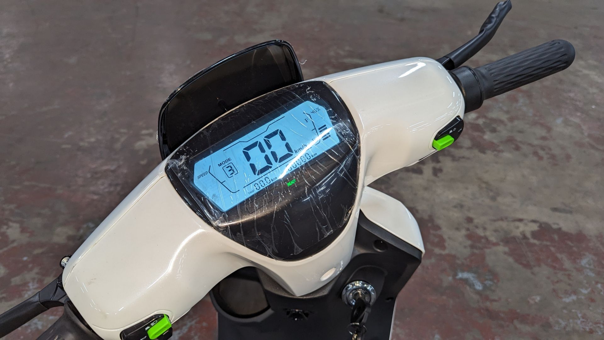 Model 18 Electric Bike: Zero (0) recorded miles, white body with black detailing, lockable storage b - Image 11 of 14