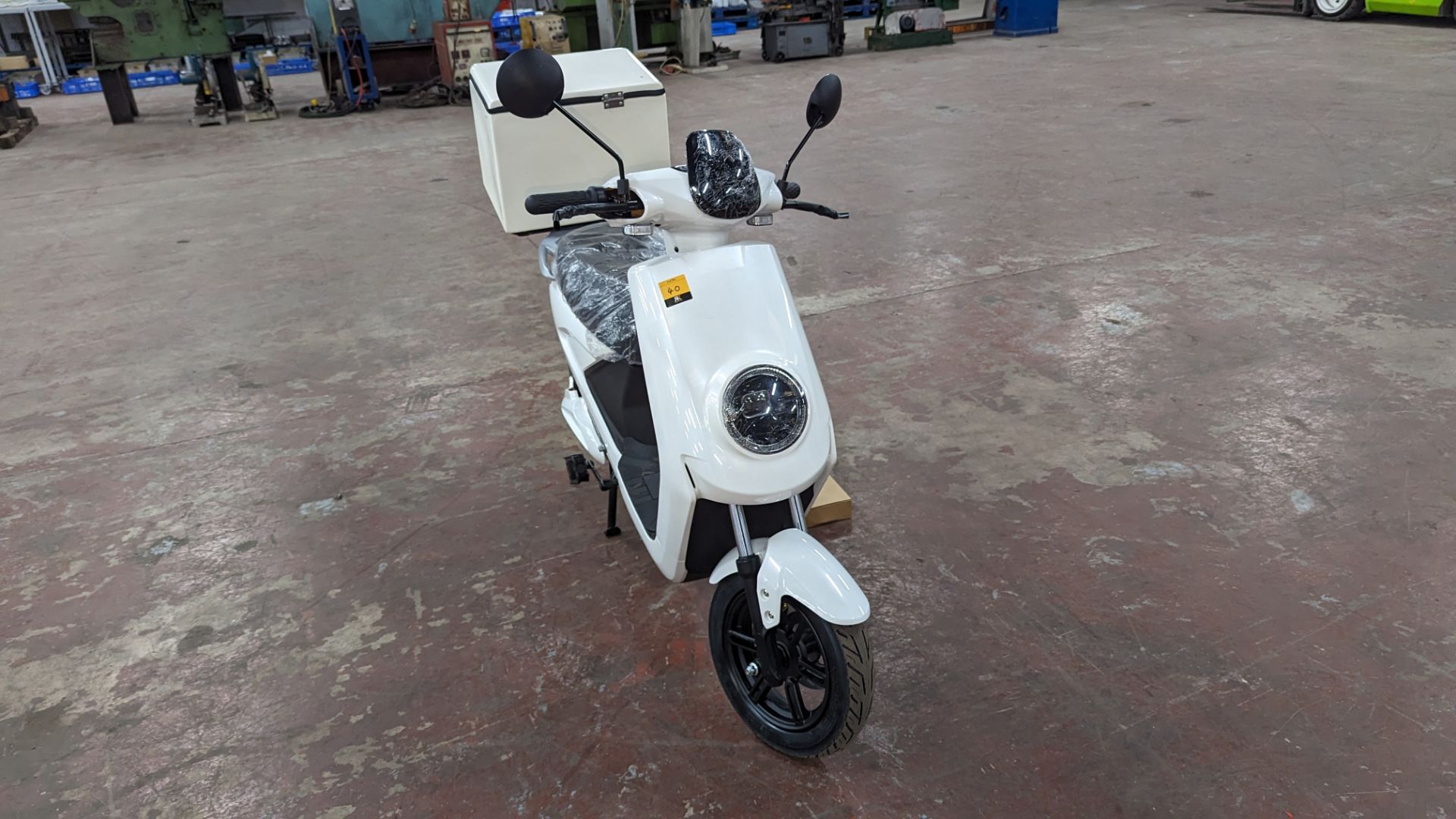 Model 18 Electric Bike: Zero (0) recorded miles, white body with black detailing, insulated box moun - Image 8 of 14