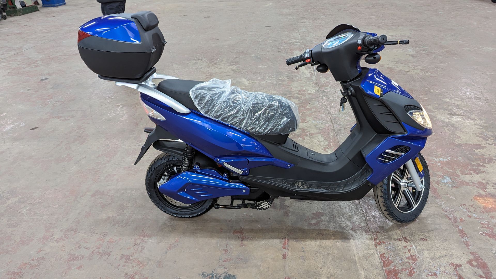 Model 50 Electric Motorbike: Delivery Miles (no more than 3 recorded km on the odometer), blue, 5000 - Image 6 of 16