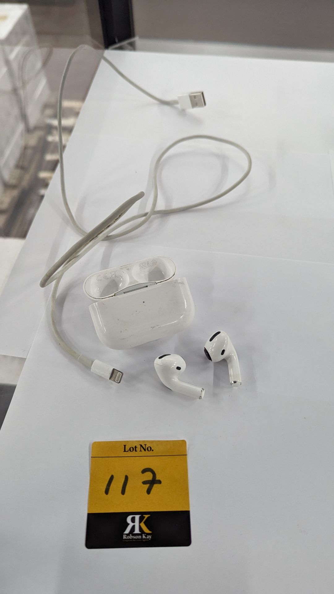 AirPod Pro A2083 including case and USB to lightning cable