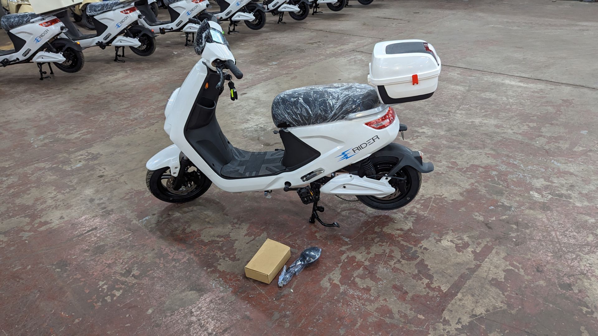 Model 18 Electric Bike: Zero (0) recorded miles, white body with black detailing, lockable storage b - Image 2 of 13