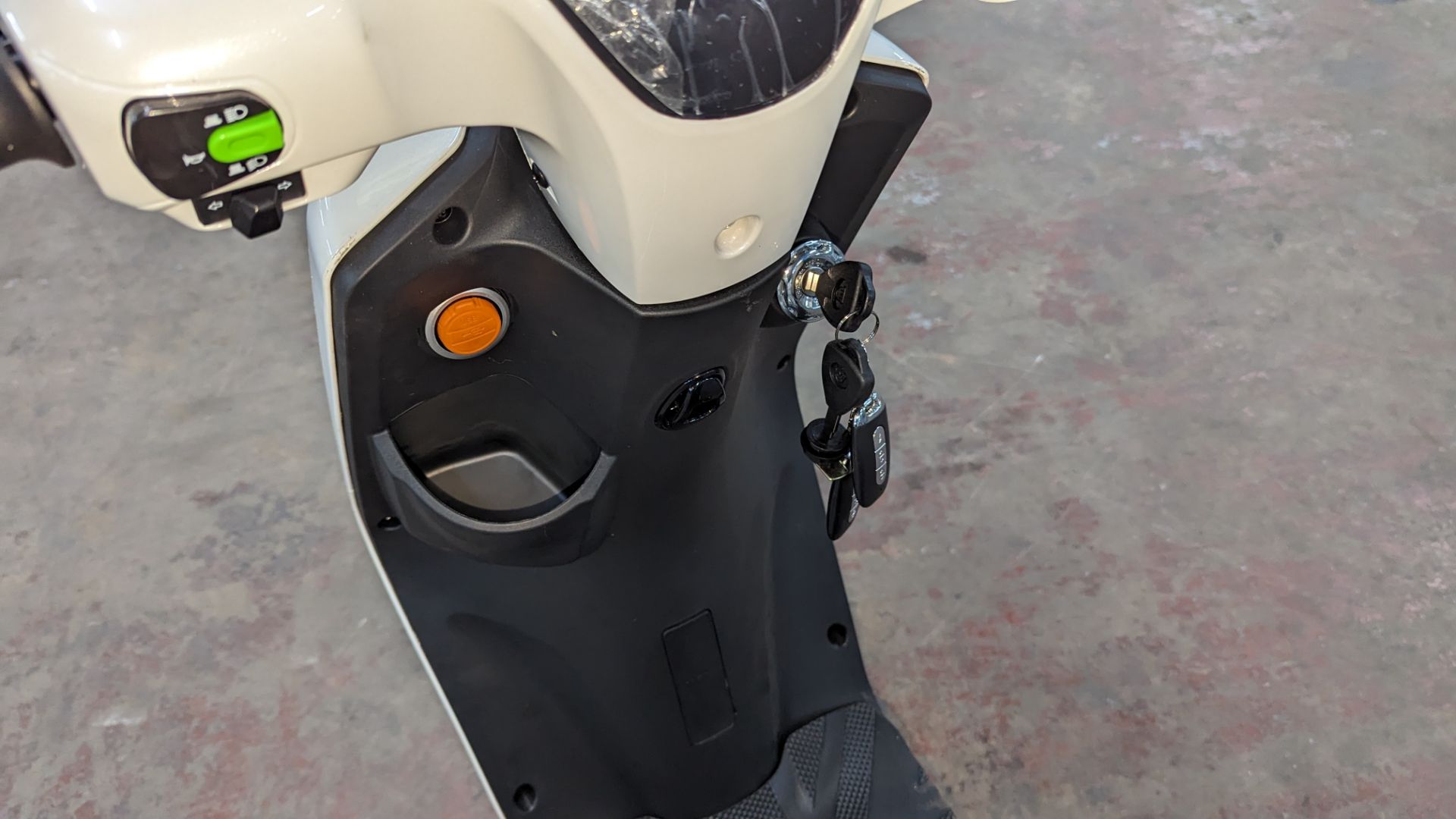 Model 18 Electric Bike: Zero (0) recorded miles, white body with black detailing, lockable storage b - Image 12 of 14