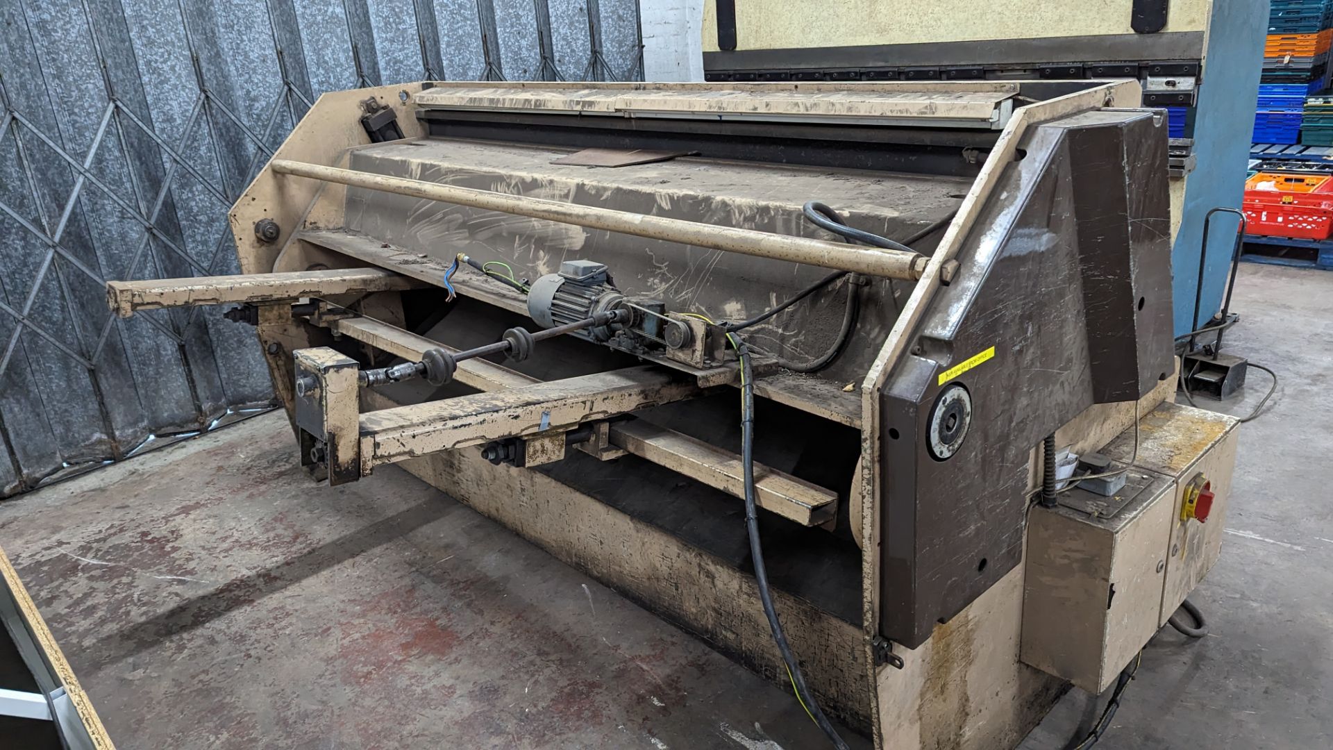 Edwards Pearson 600 shear. Please Note this item is too heavy for us to load with our Fork Lift - Image 7 of 11