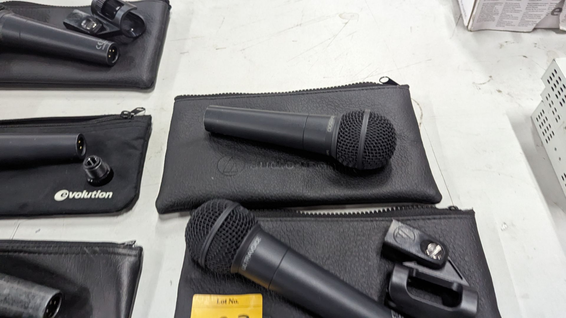 7 off Behringer Ultravoice XM8500 Dynamic cardioid vocal microphones, each including soft carry case - Image 4 of 9