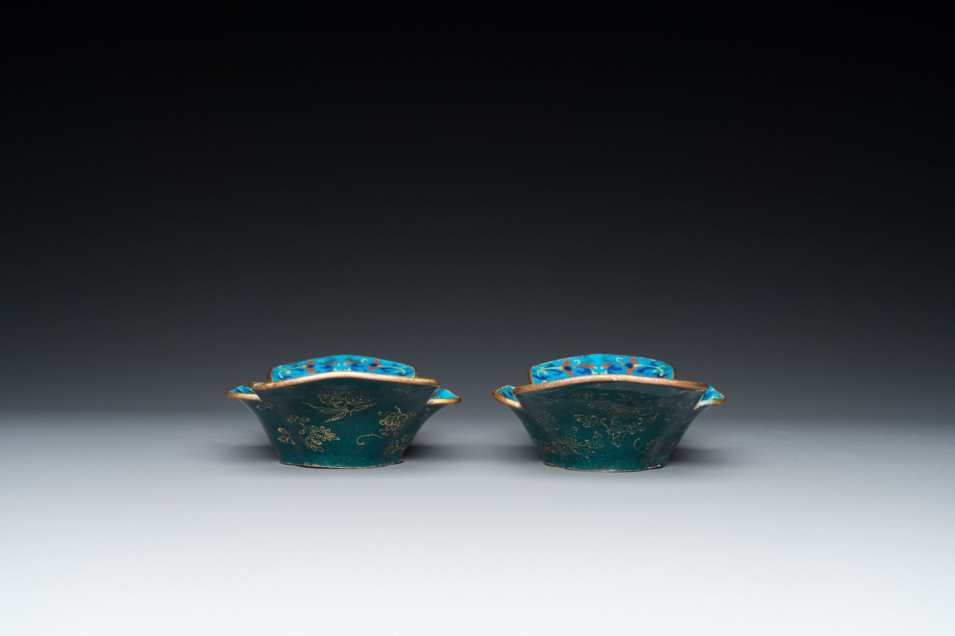 A pair of Chinese Canton enamel bowls and a square dish, Qianlong/Jiaqing - Image 5 of 8