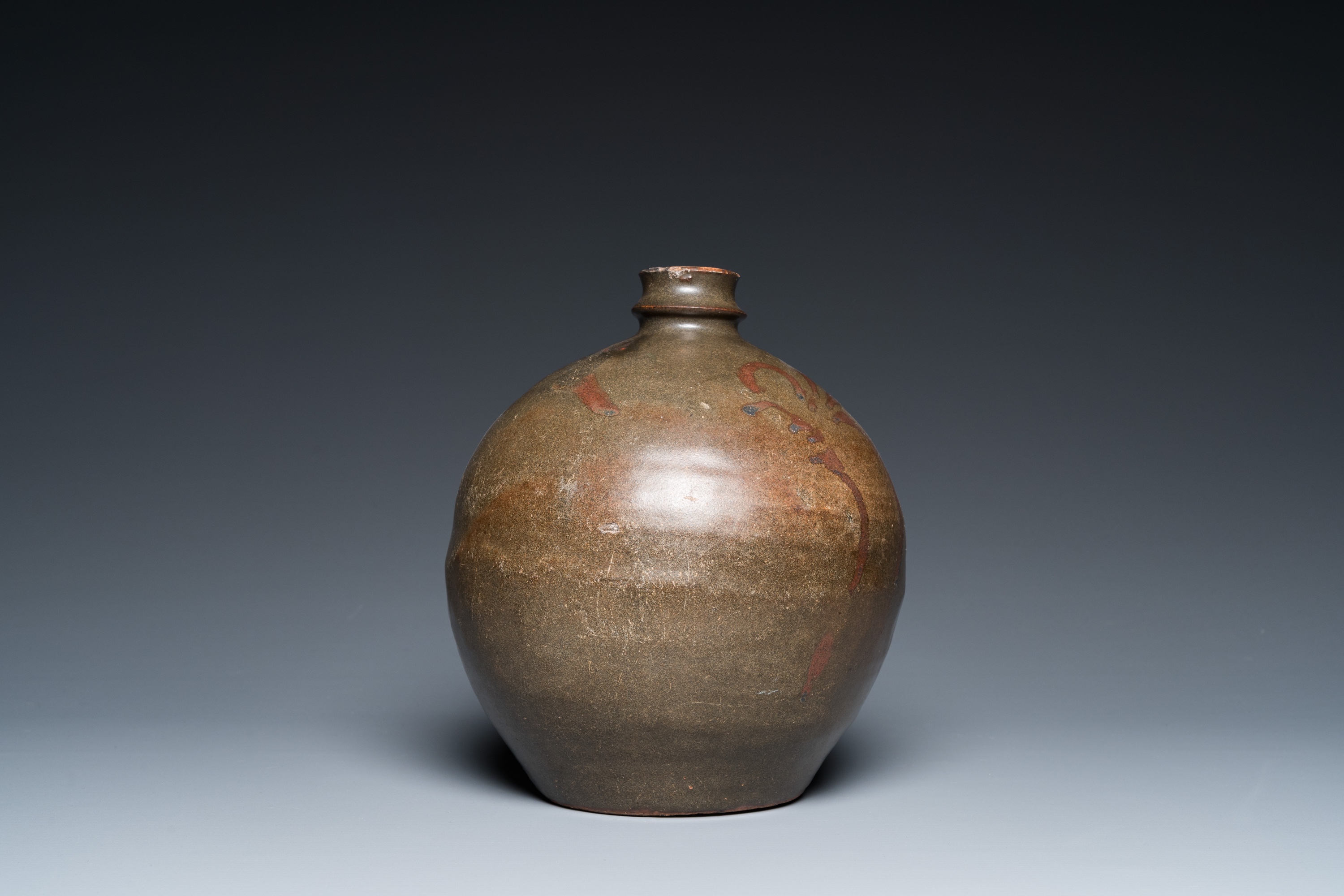 A Chinese brown-glazed globular vase with floral design, Song - Image 4 of 7