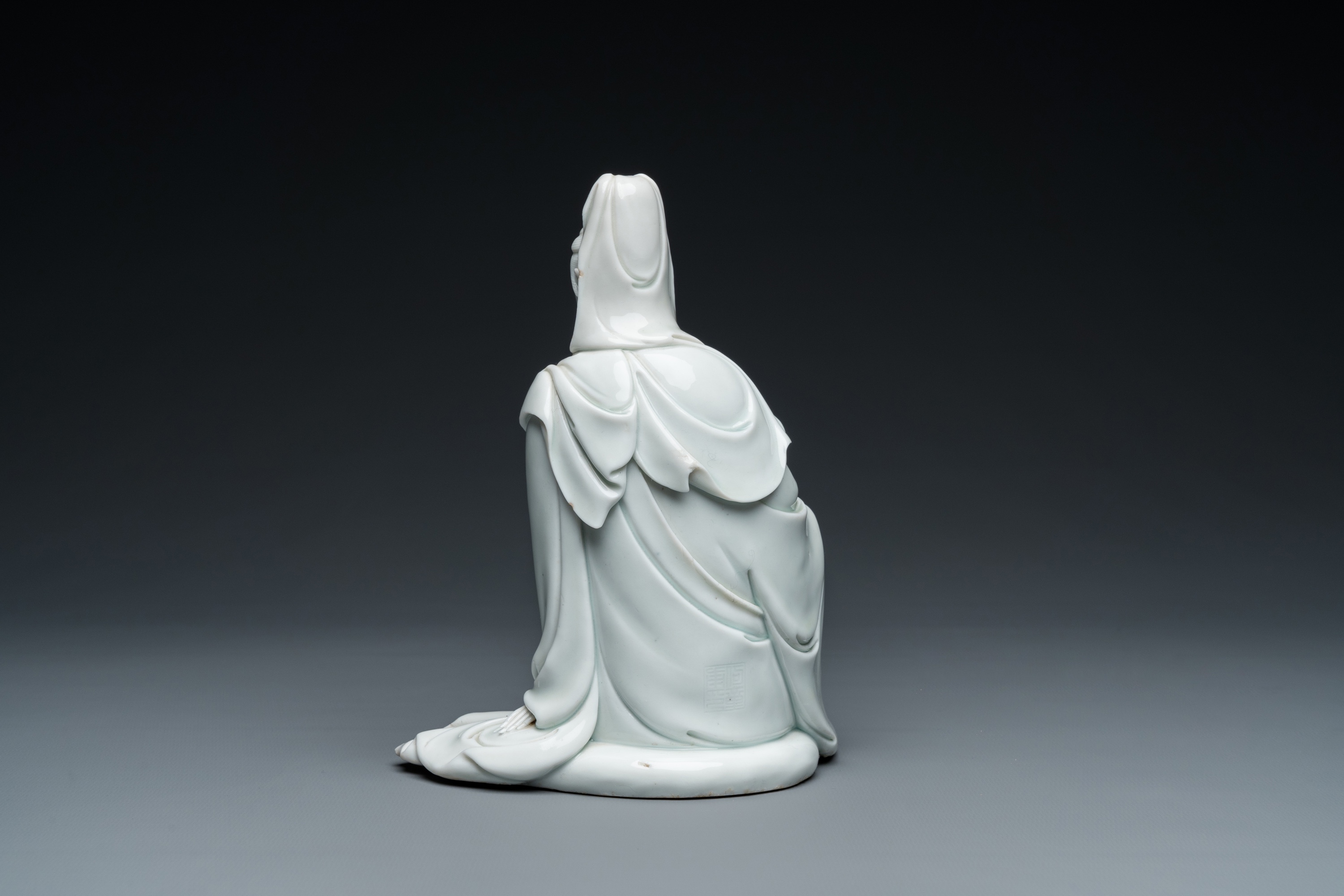A Chinese Dehua blanc de Chine figure of Guanyin, He Zhang Yong Yin ____ mark, Kangxi - Image 5 of 34