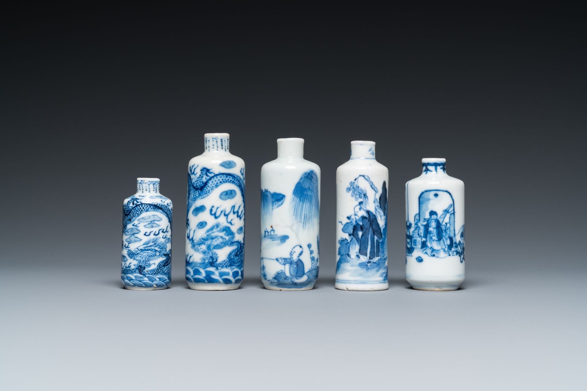 Five Chinese blue and white snuff bottles, 19th C. - Image 2 of 7