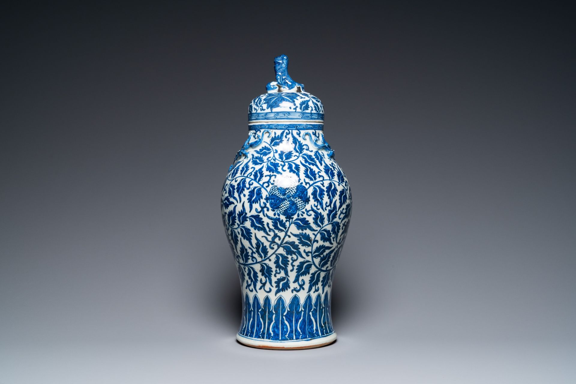 A pair of Chinese famille verte double gourd vases and a blue and white vase and cover, 19/20th C. - Image 4 of 39