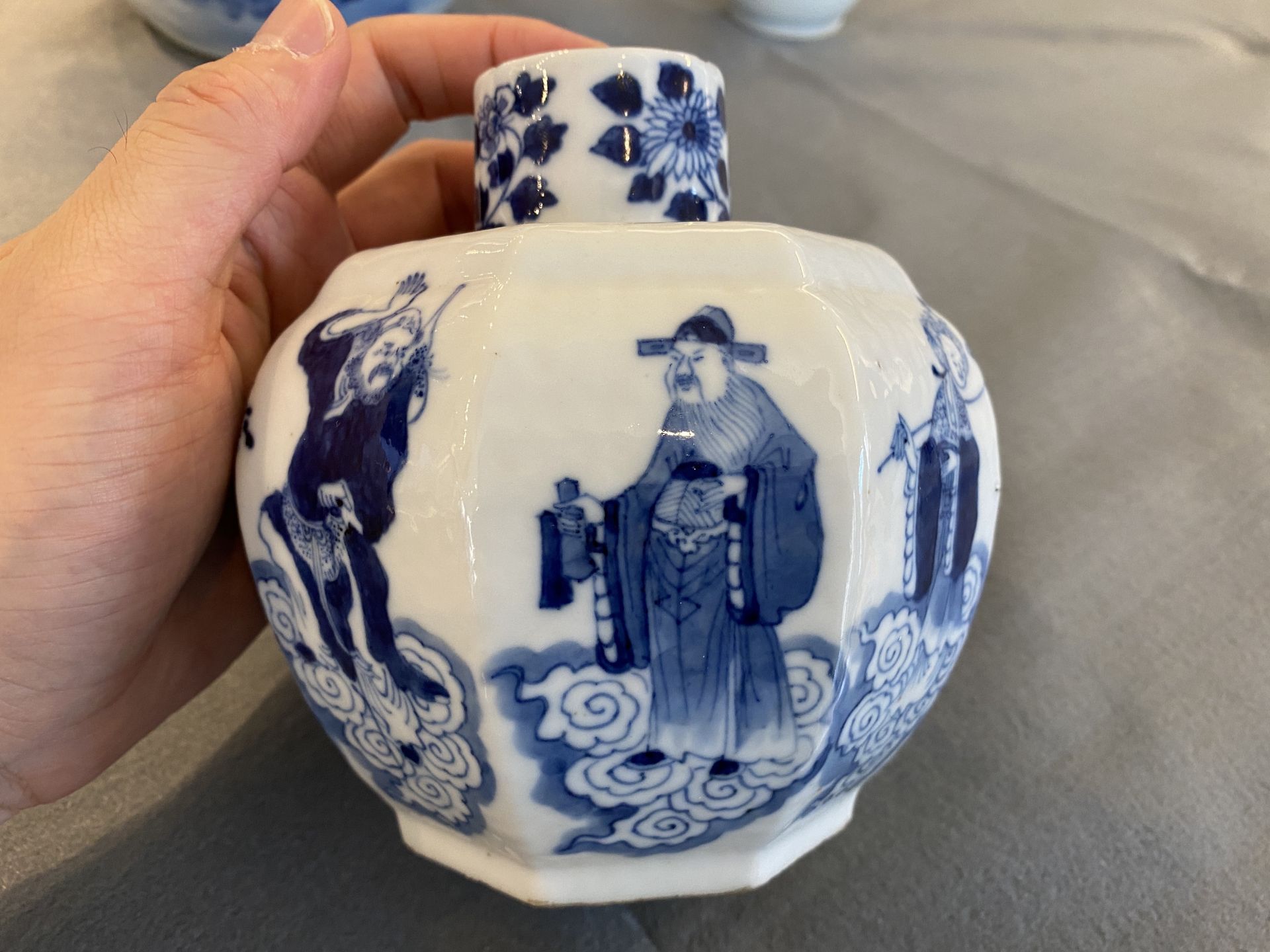 Three Chinese blue and white vases, 19th C. - Image 9 of 36