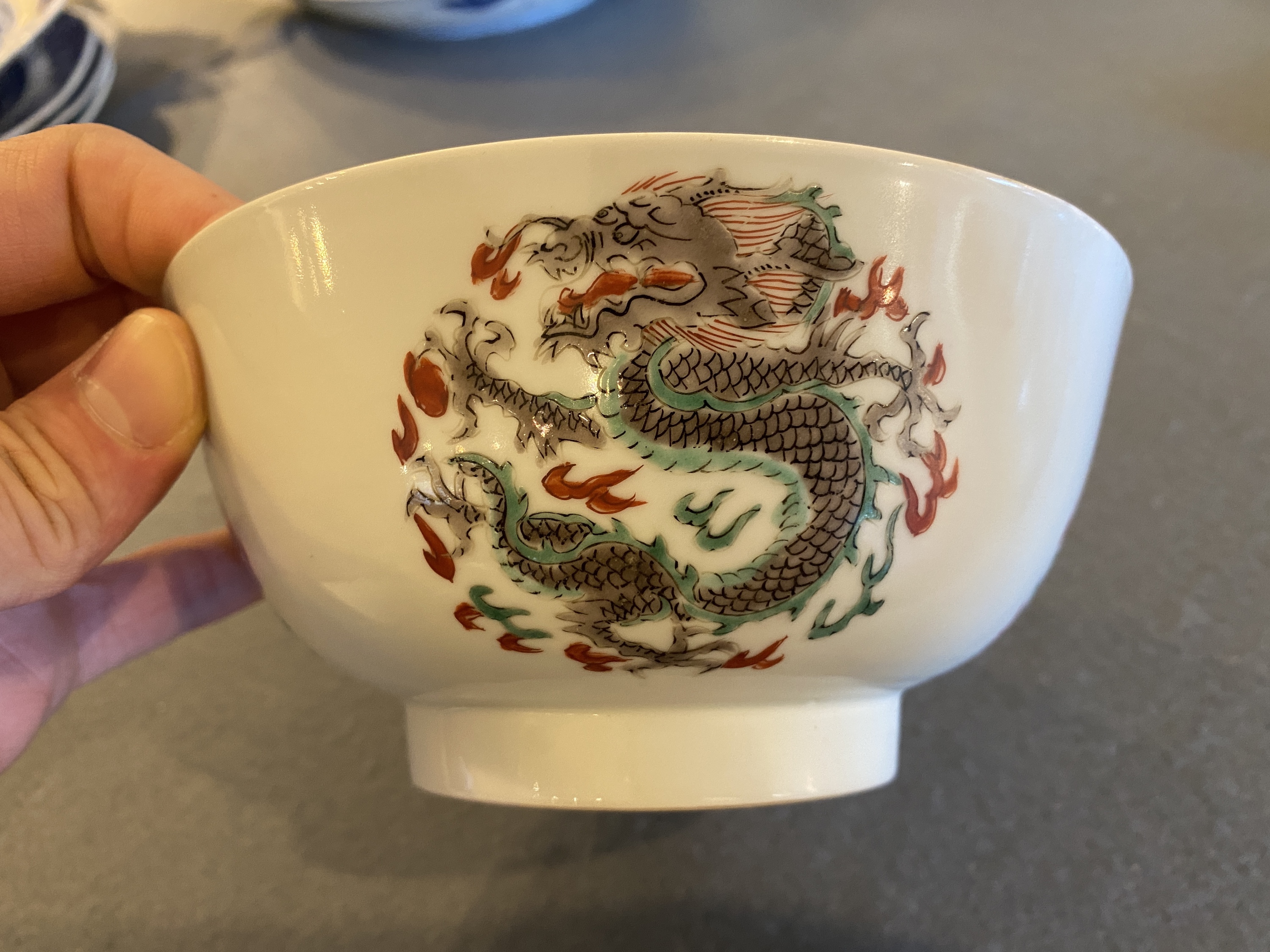A rare Chinese famille verte 'dragon' bowl, Chenghua mark, Kangxi - Image 12 of 24