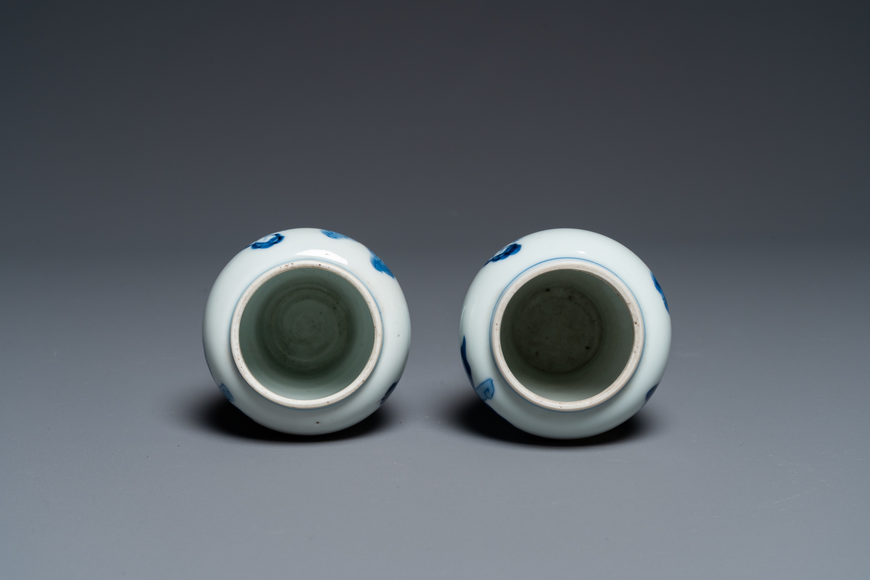 A pair of Chinese blue and white small vases with ladies, Kangxi - Image 5 of 15