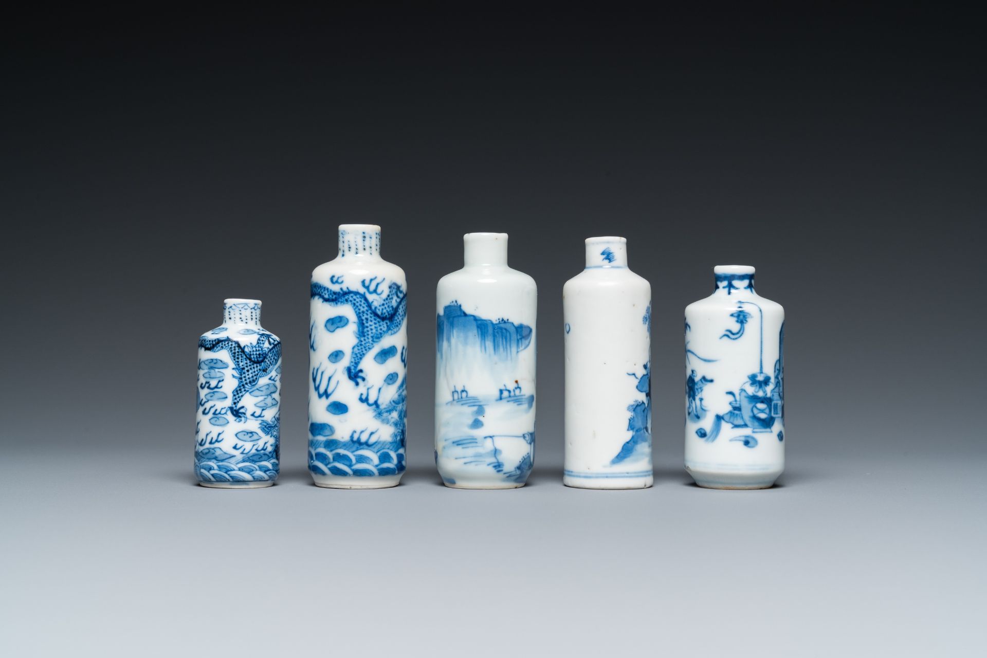 Five Chinese blue and white snuff bottles, 19th C. - Image 3 of 7