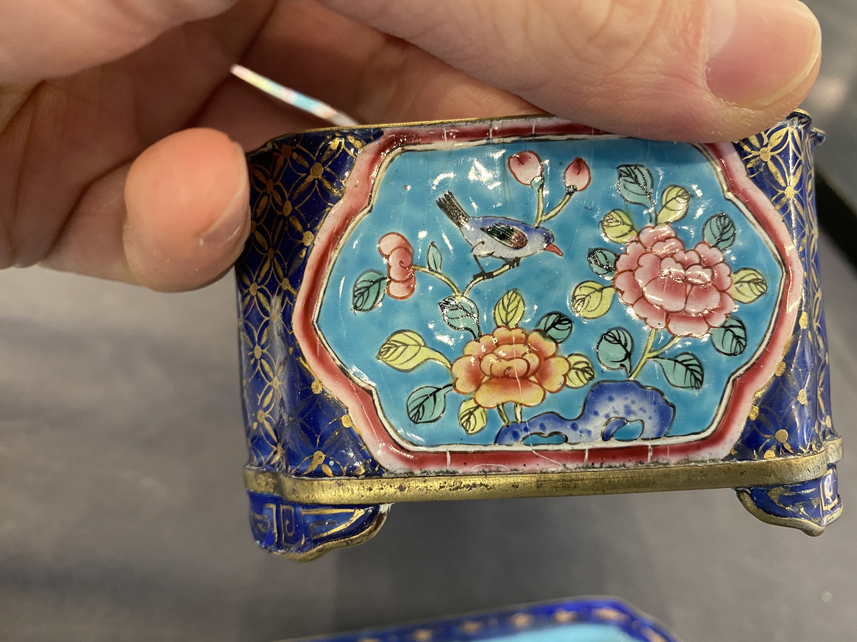 A Chinese Canton enamel covered box and interior tray for the Vietnamese market, 19th C. - Image 17 of 37