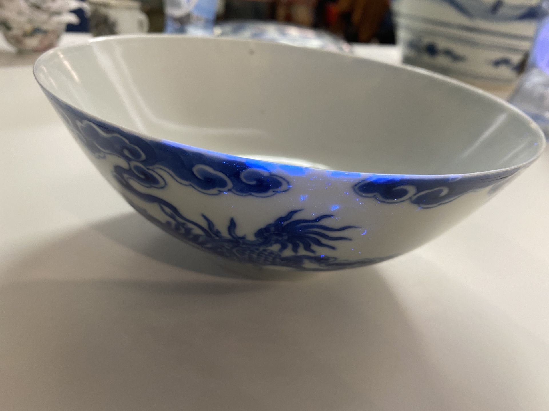 A Chinese blue and white 'Bleu de Hue' bowl for the Vietnamese market, reign of Tu Duc, late 19th C. - Image 10 of 13