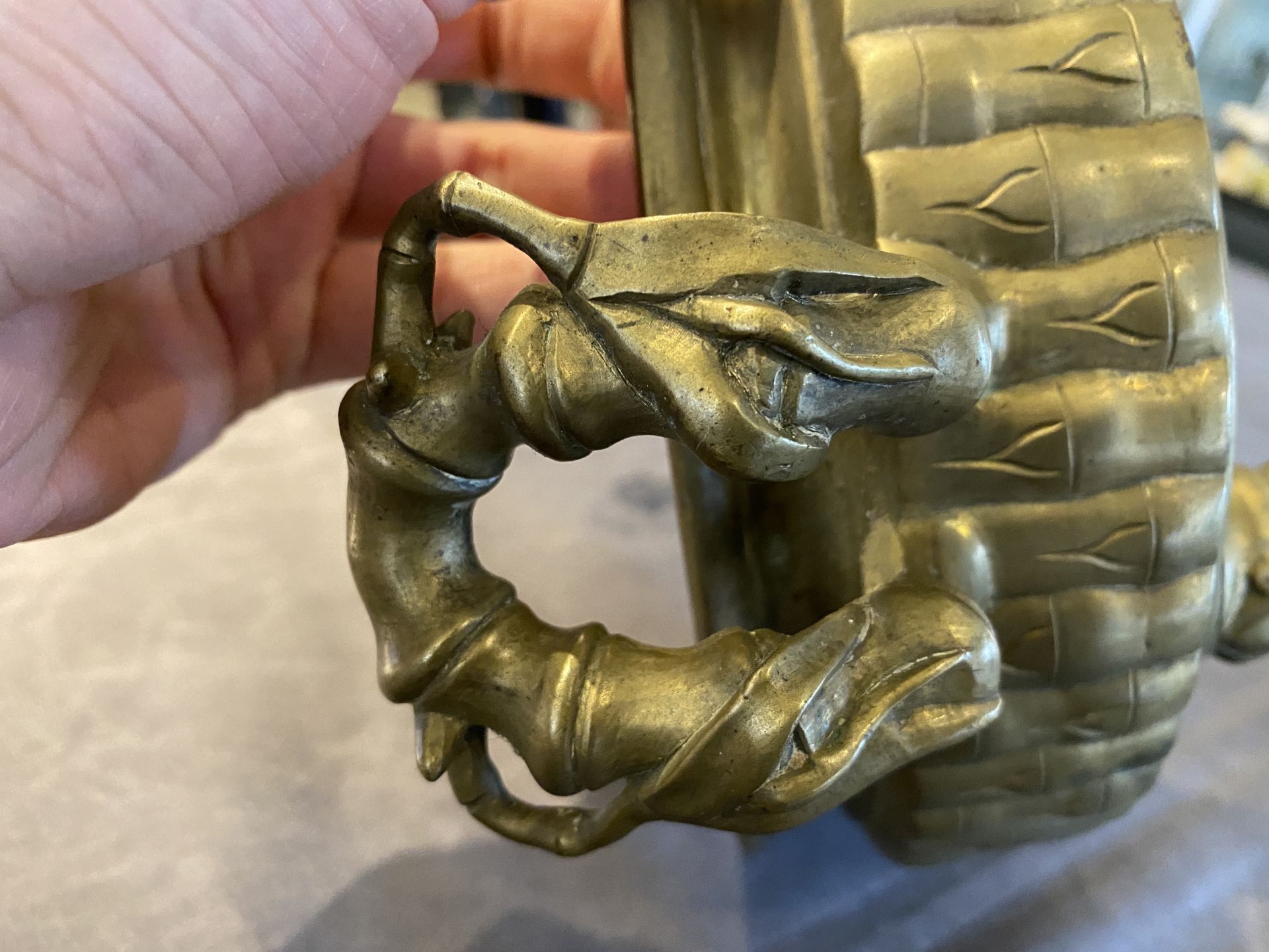 A Vietnamese bamboo-simulating bronze tripod censer, 19th C. - Image 18 of 20