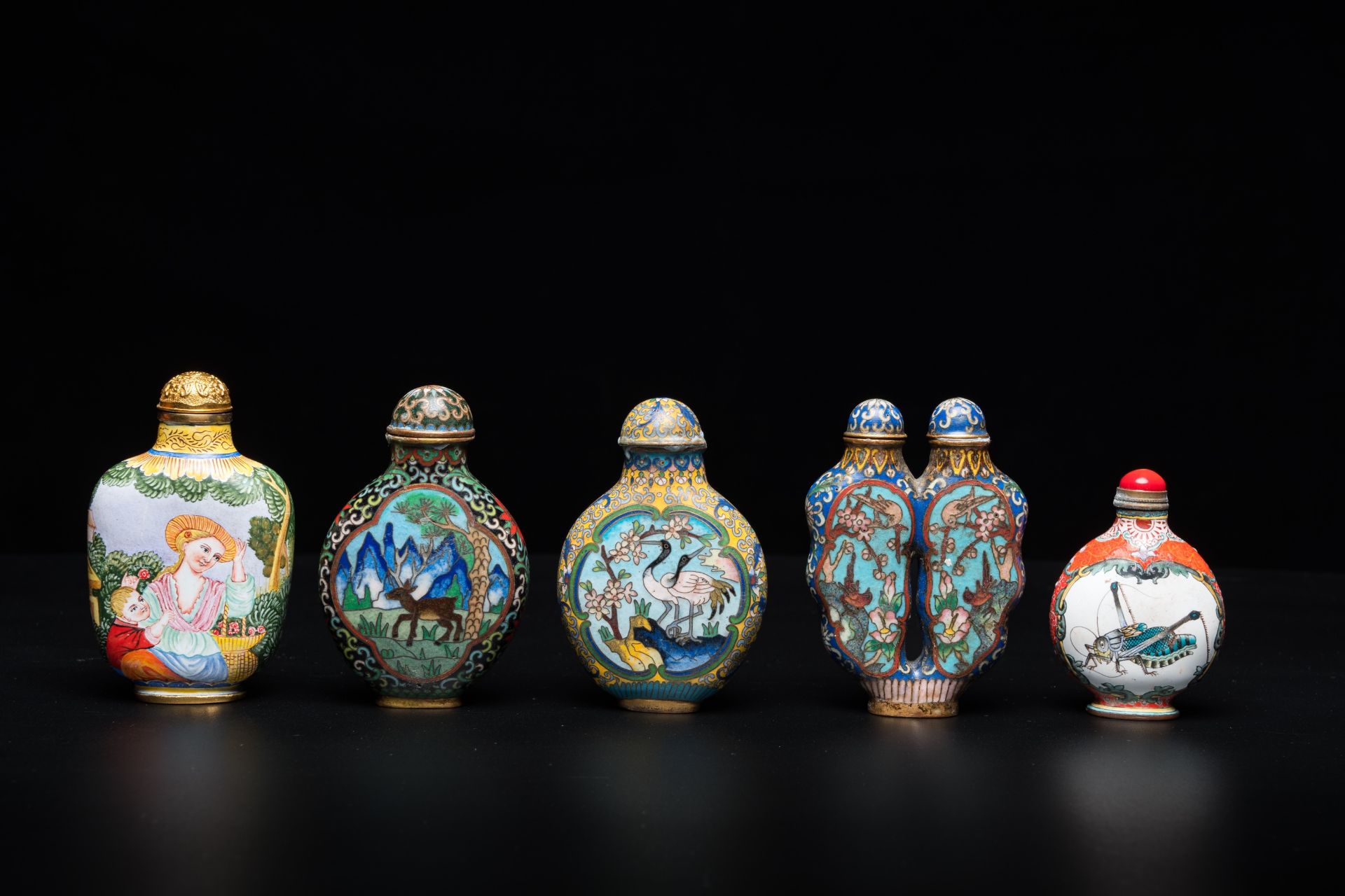 Eleven Chinese Canton enamel, cloisonnŽ, silver and other metal snuff bottles, 19/20th C. - Image 3 of 13