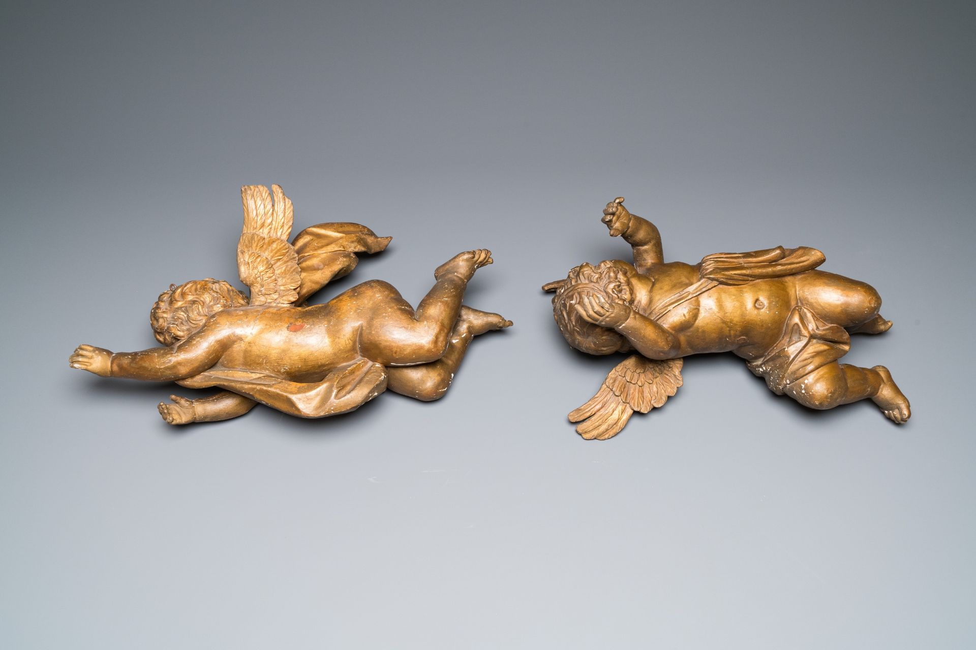 A pair of gilded wooden winged cherubs, probably Flanders, 1st half 18th C. - Image 3 of 11