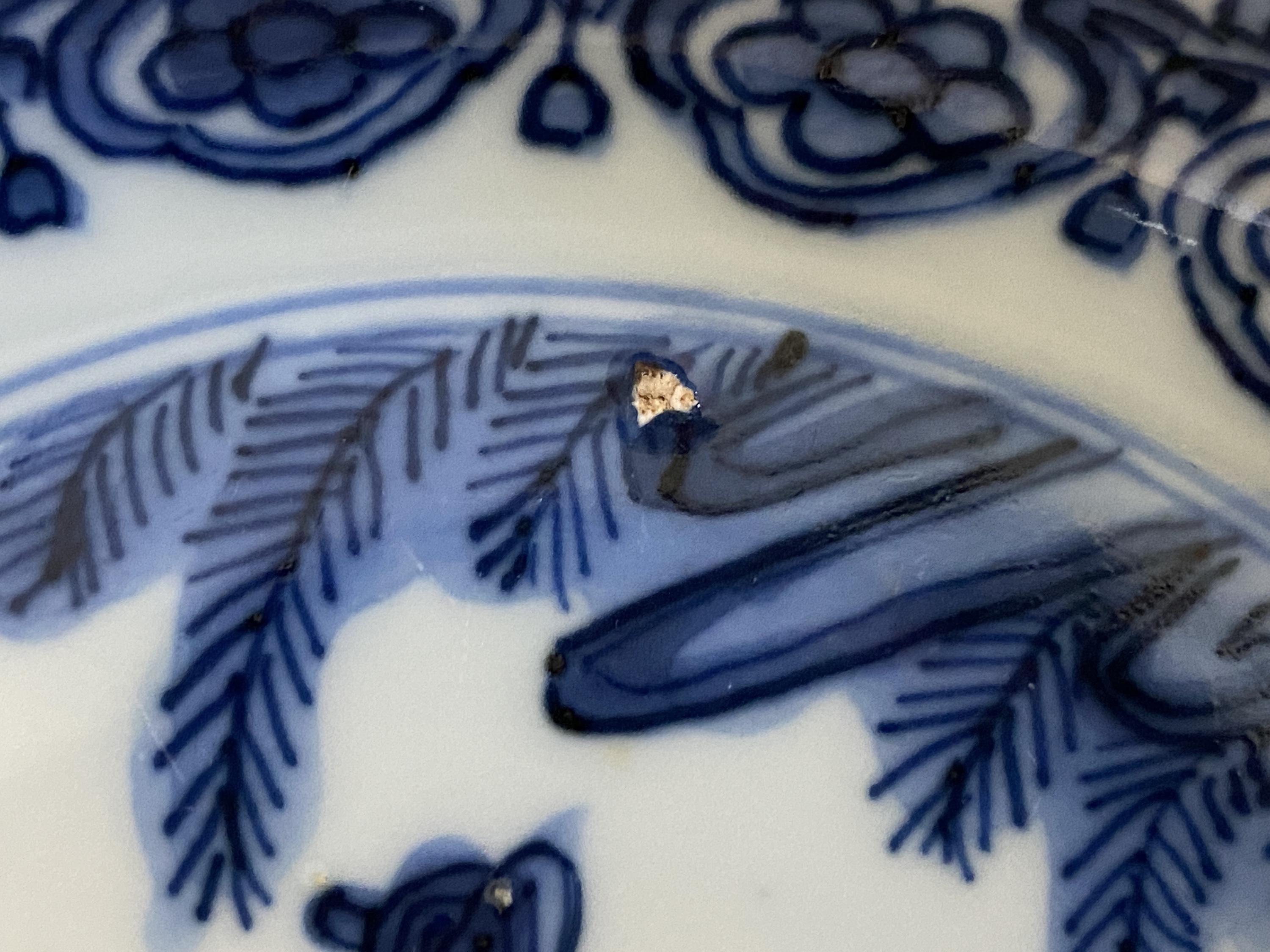 A Chinese blue and white 'frog' dish, Jiajing or Wanli - Image 6 of 13