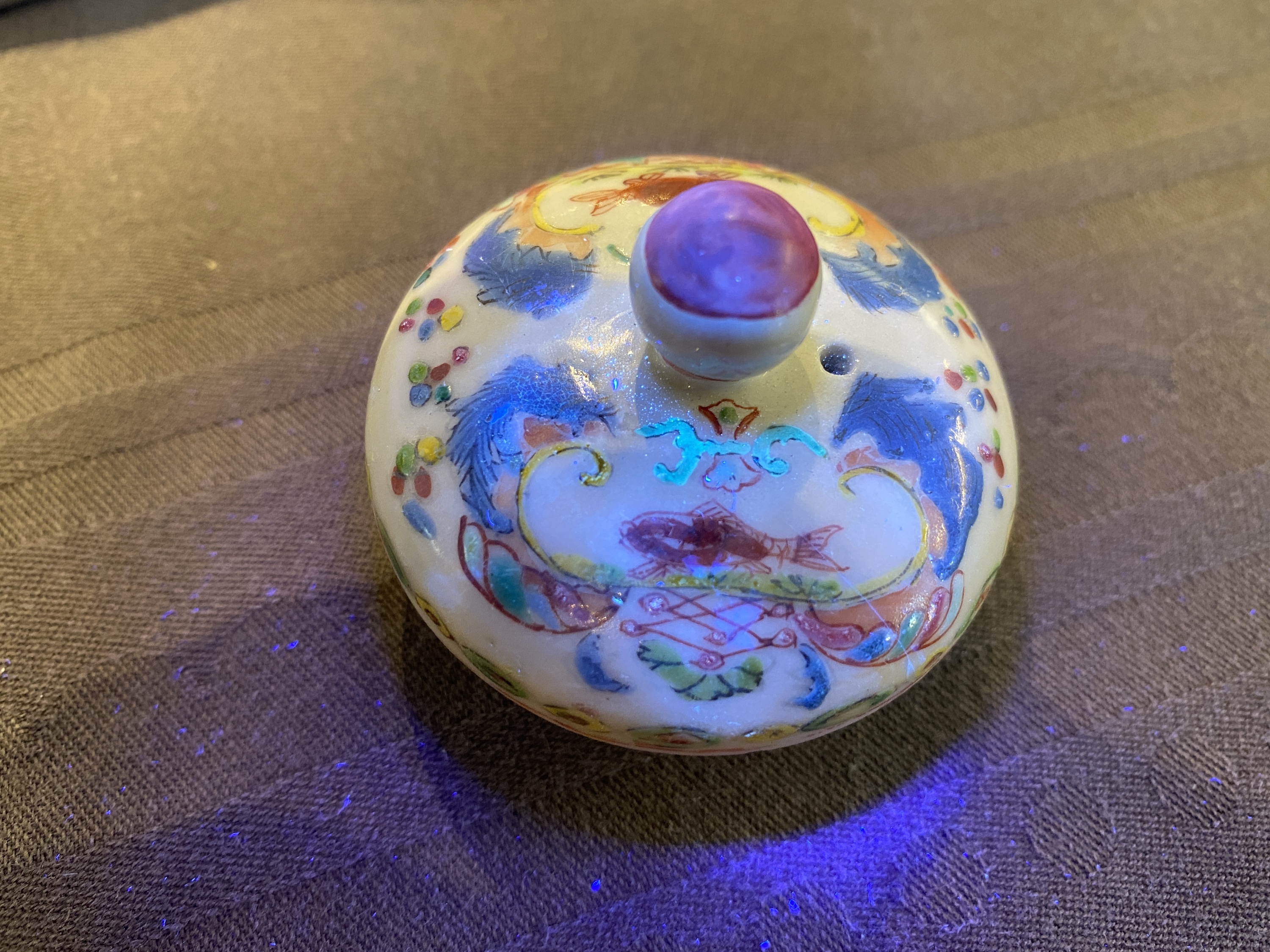 A Chinese famille rose 'Pompadour' teapot and cover, Qianlong - Image 19 of 32