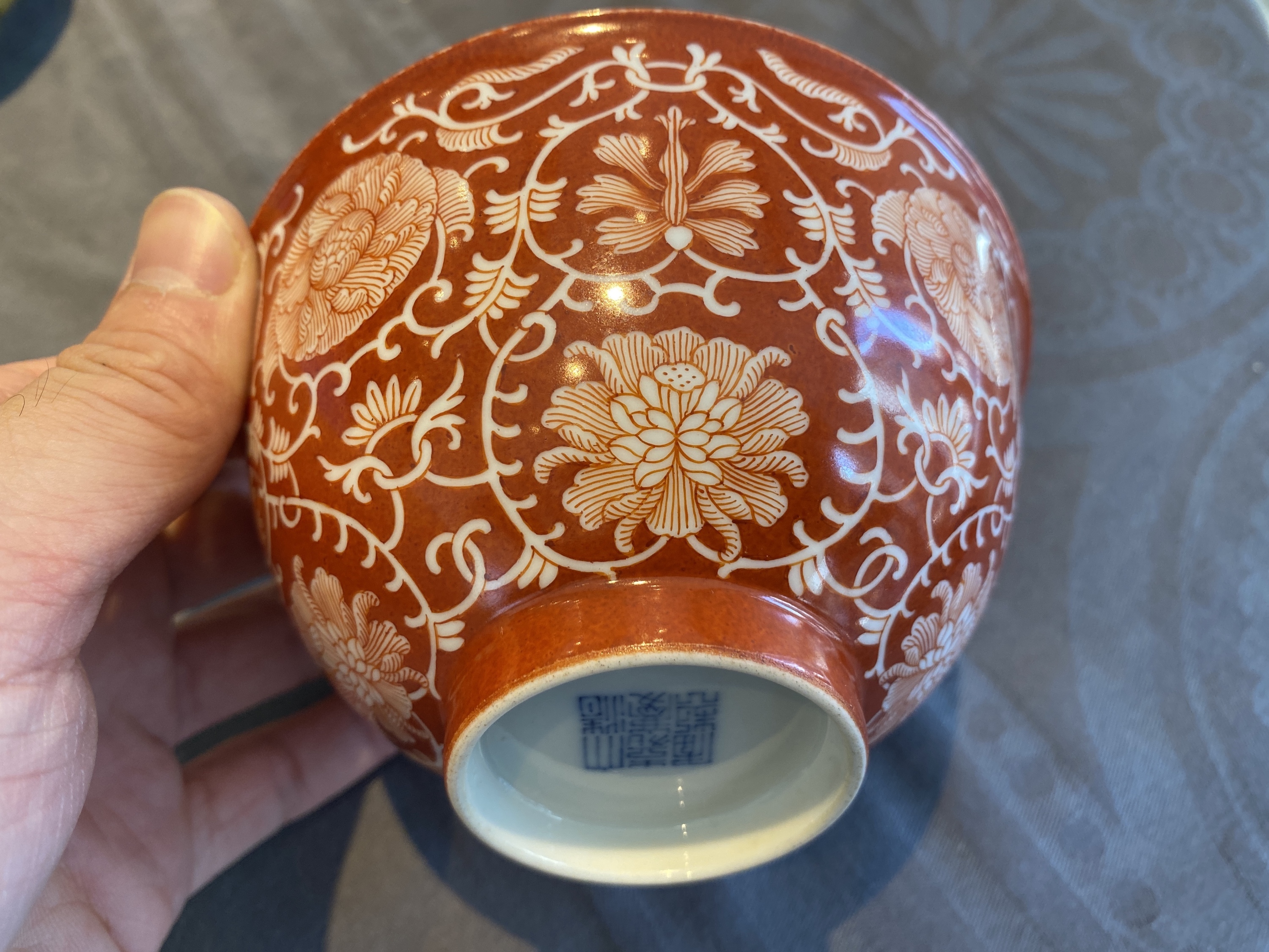 A Chinese coral-ground reserve-decorated 'lotus' bowl, Jiaqing mark, 19/20th C. - Image 11 of 18