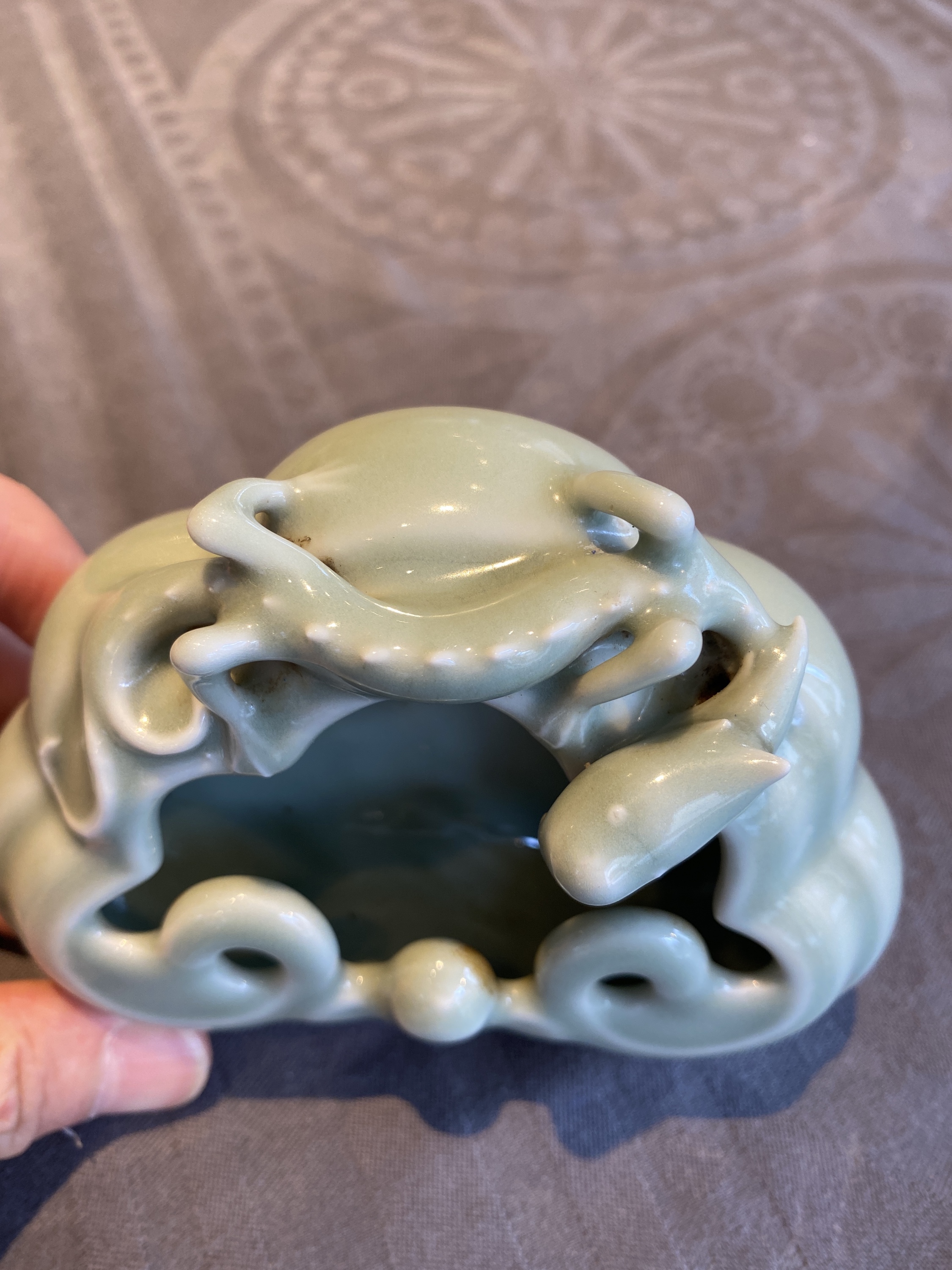 A Chinese celadon-glazed 'lingzhi' brush washer, Qianlong mark, 19/20th C. - Image 11 of 15