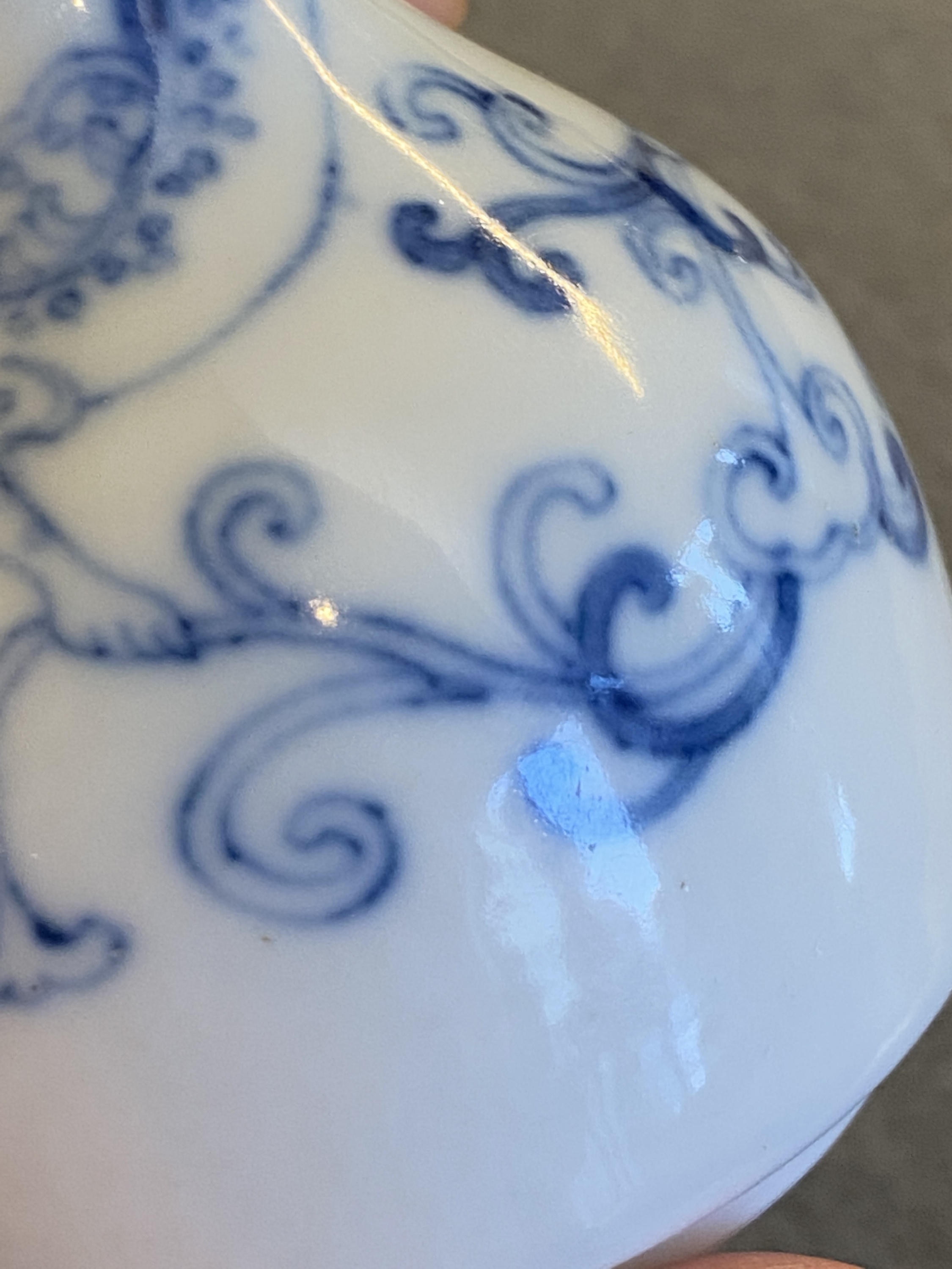 A small Chinese blue and white 'dragon' bottle vase, Yongzheng mark and possibly of the period - Image 29 of 29