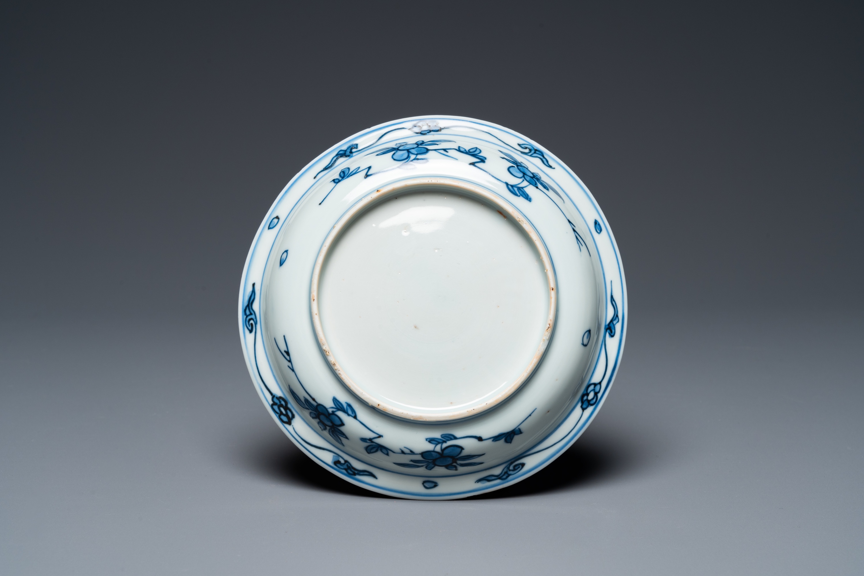 A Chinese blue and white 'frog' dish, Jiajing or Wanli - Image 2 of 13