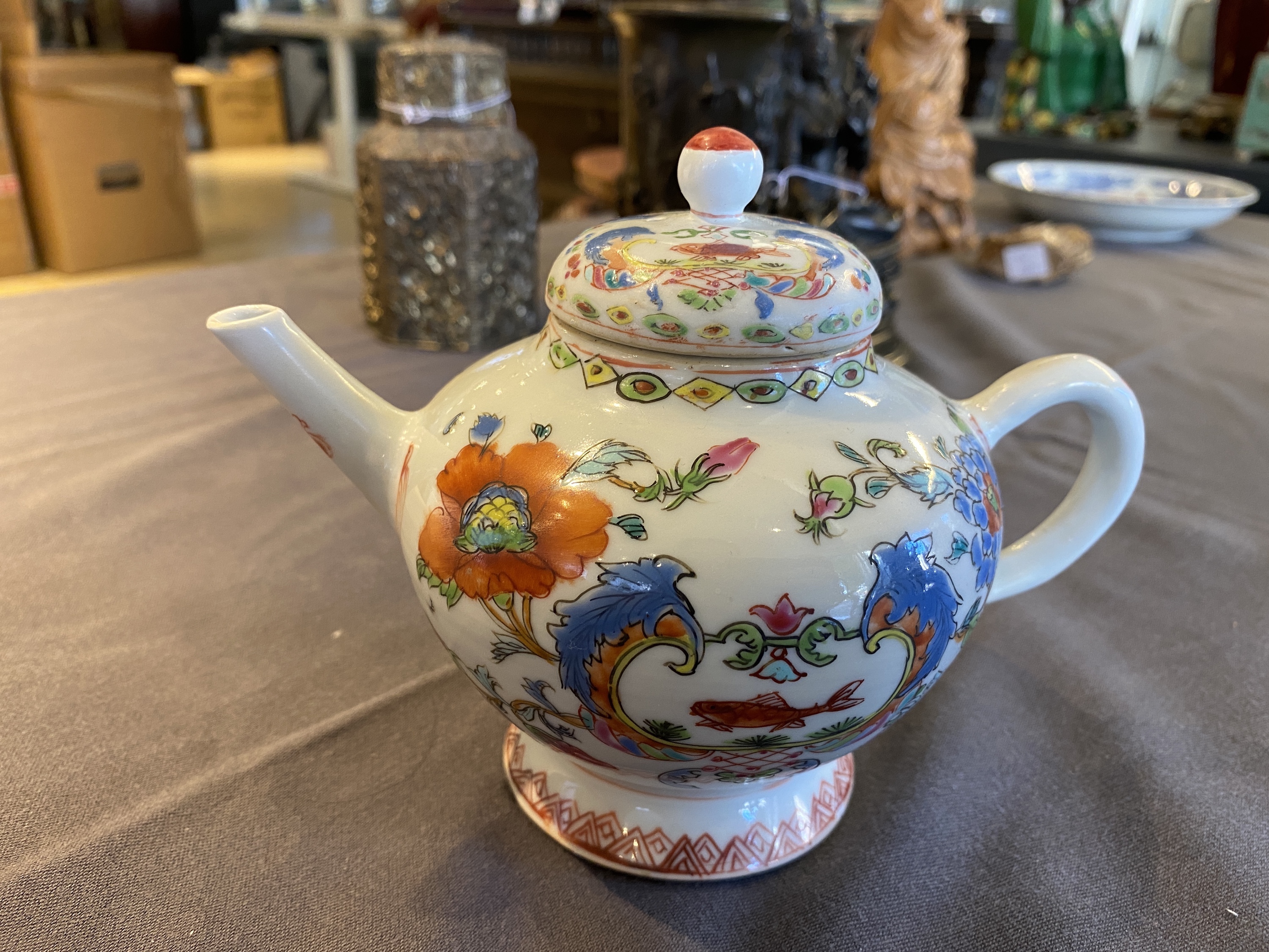 A Chinese famille rose 'Pompadour' teapot and cover, Qianlong - Image 10 of 32