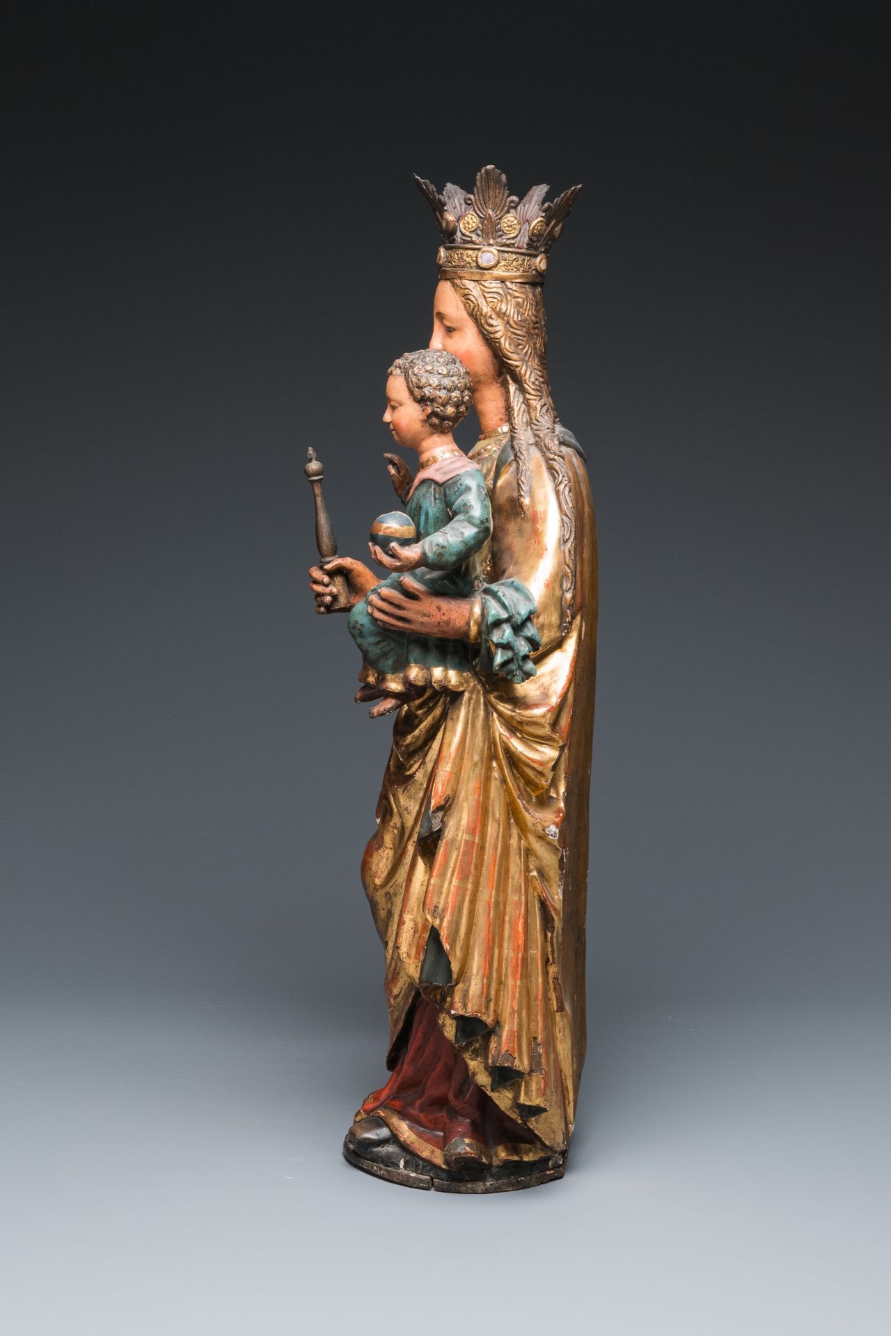 A large Flemish polychromed wood sculpture of the Virgin with Child, 16/17th C. - Image 5 of 7